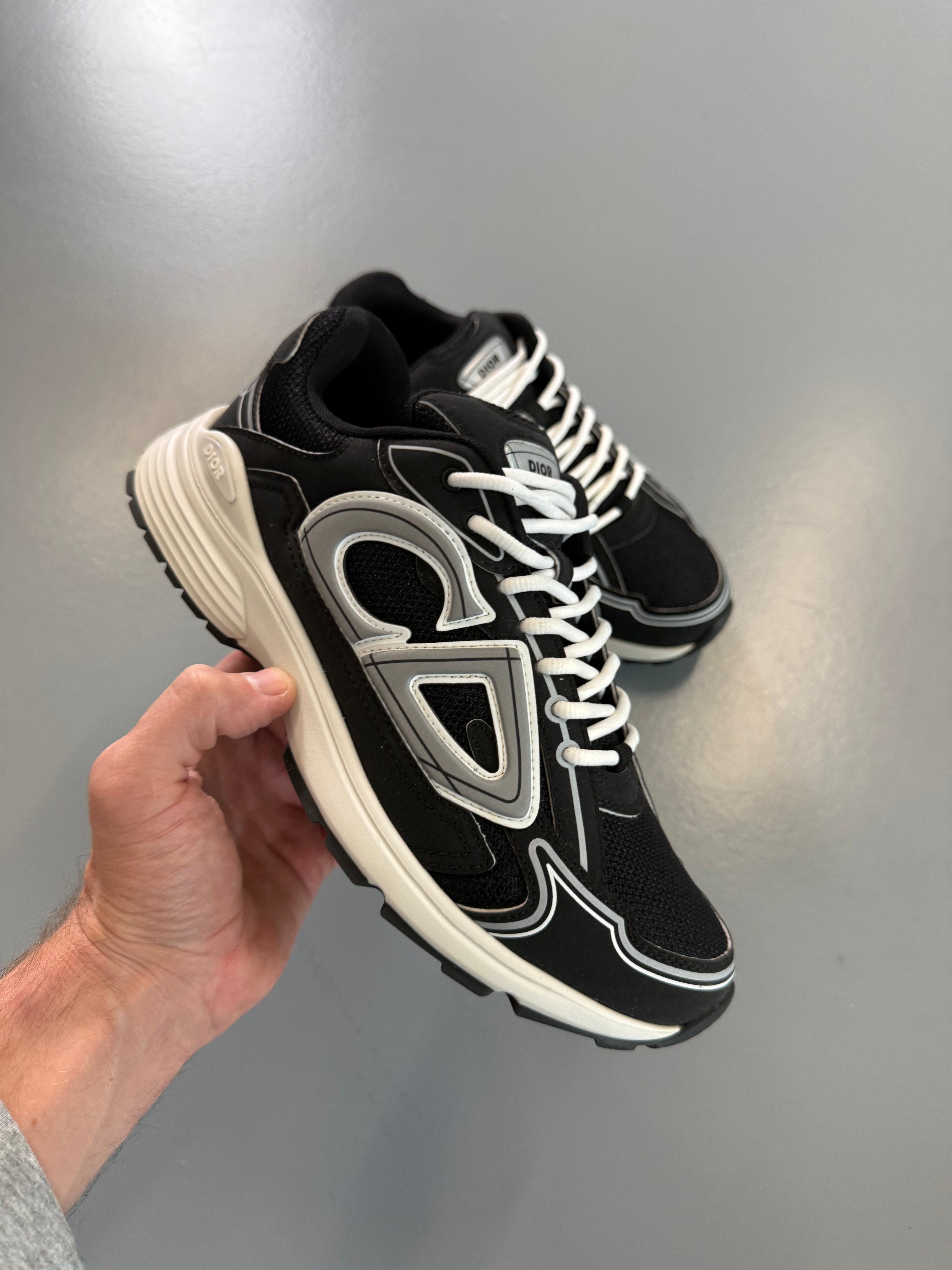 DIOR B30 BLACK / WHITE - UK 7.5(41.5)
