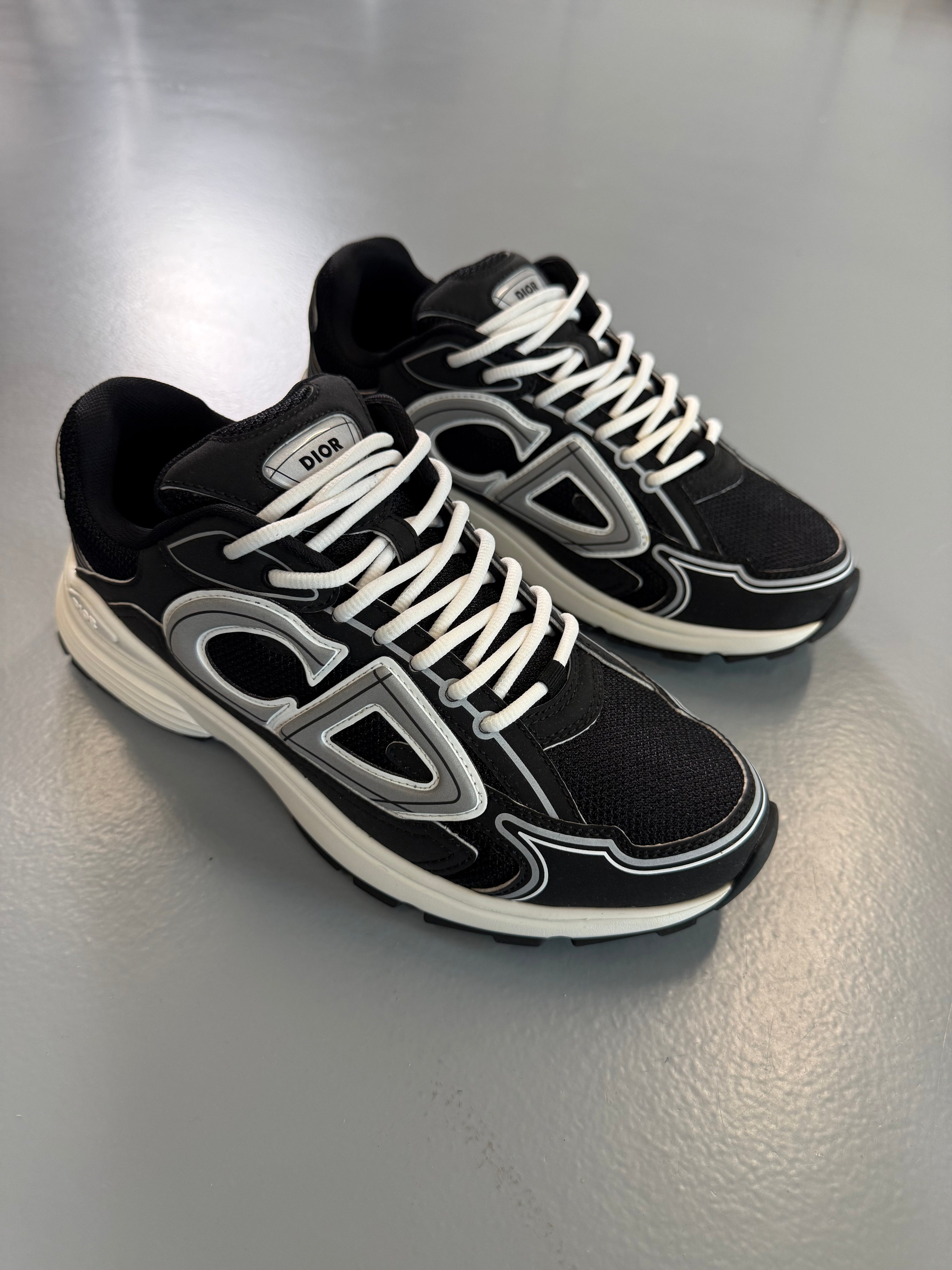 DIOR B30 BLACK / WHITE - UK 7.5(41.5)