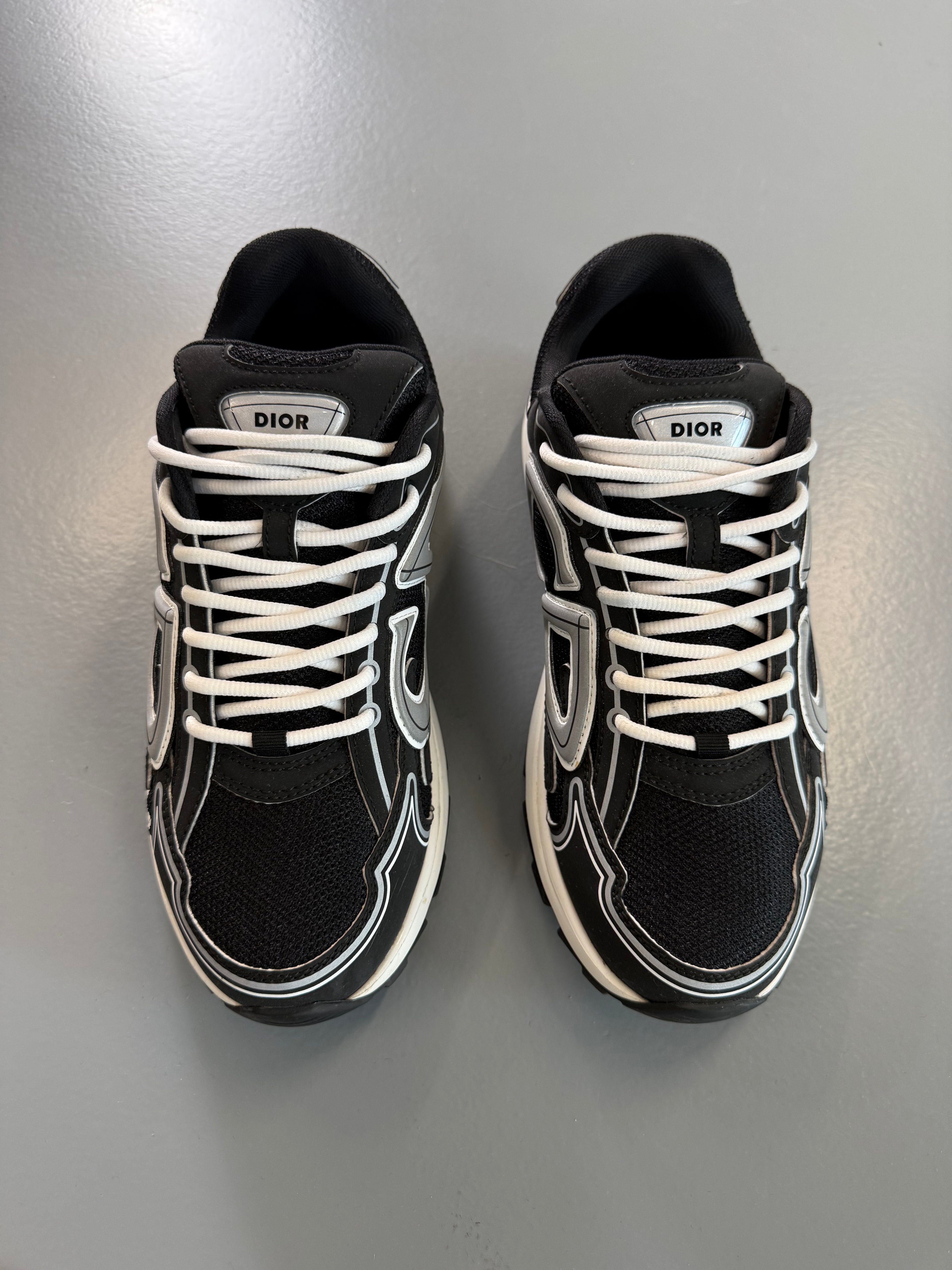 DIOR B30 BLACK / WHITE - UK 7.5(41.5)