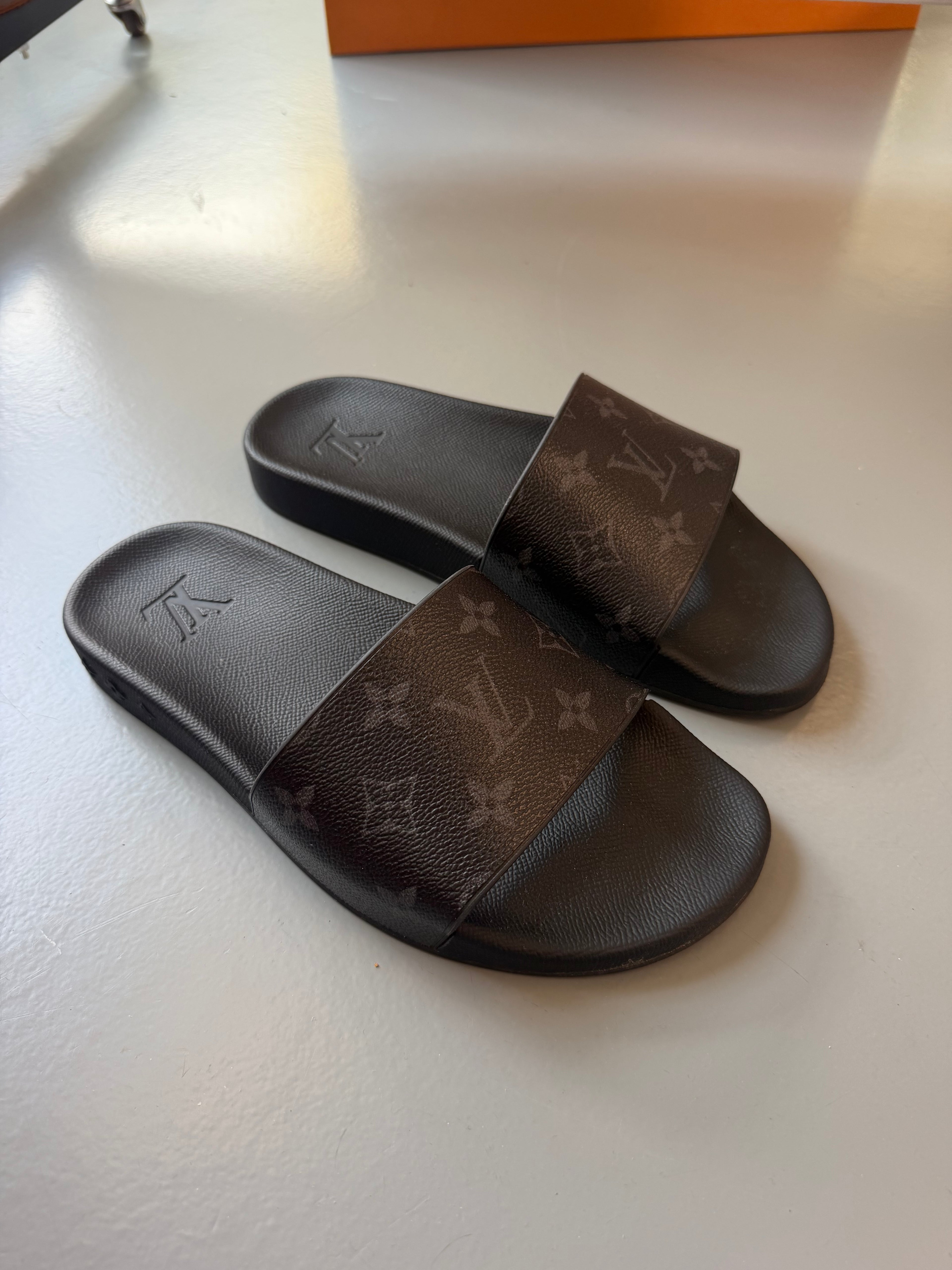 LOUIS VUITTON MONOGRAM MULE SLIDES - UK 5 (Fits 6)| PRE OWNED