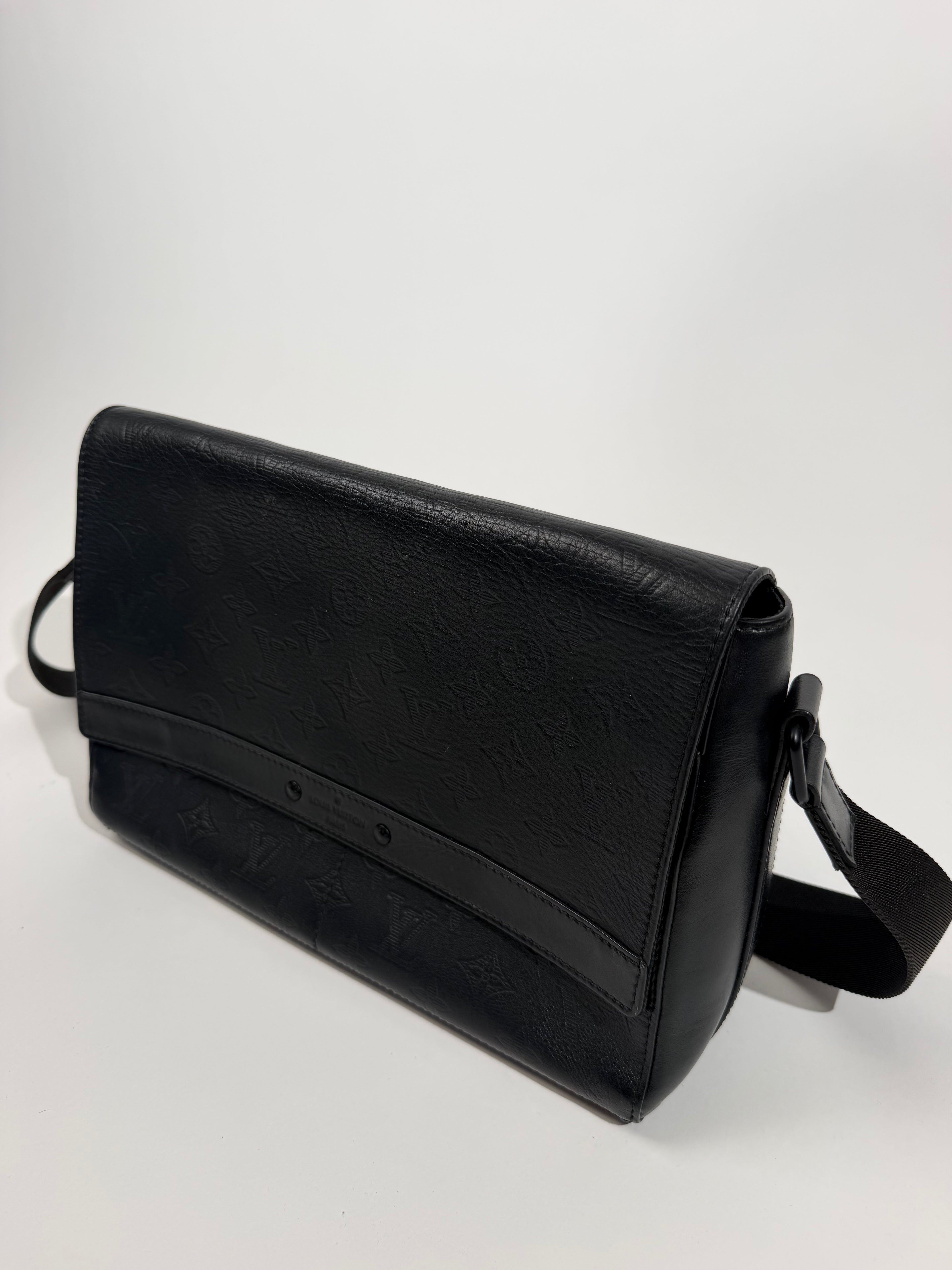 LOUIS VUITTON SPRINTER MESSENGER SHADOW LEATHER | PRE OWNED