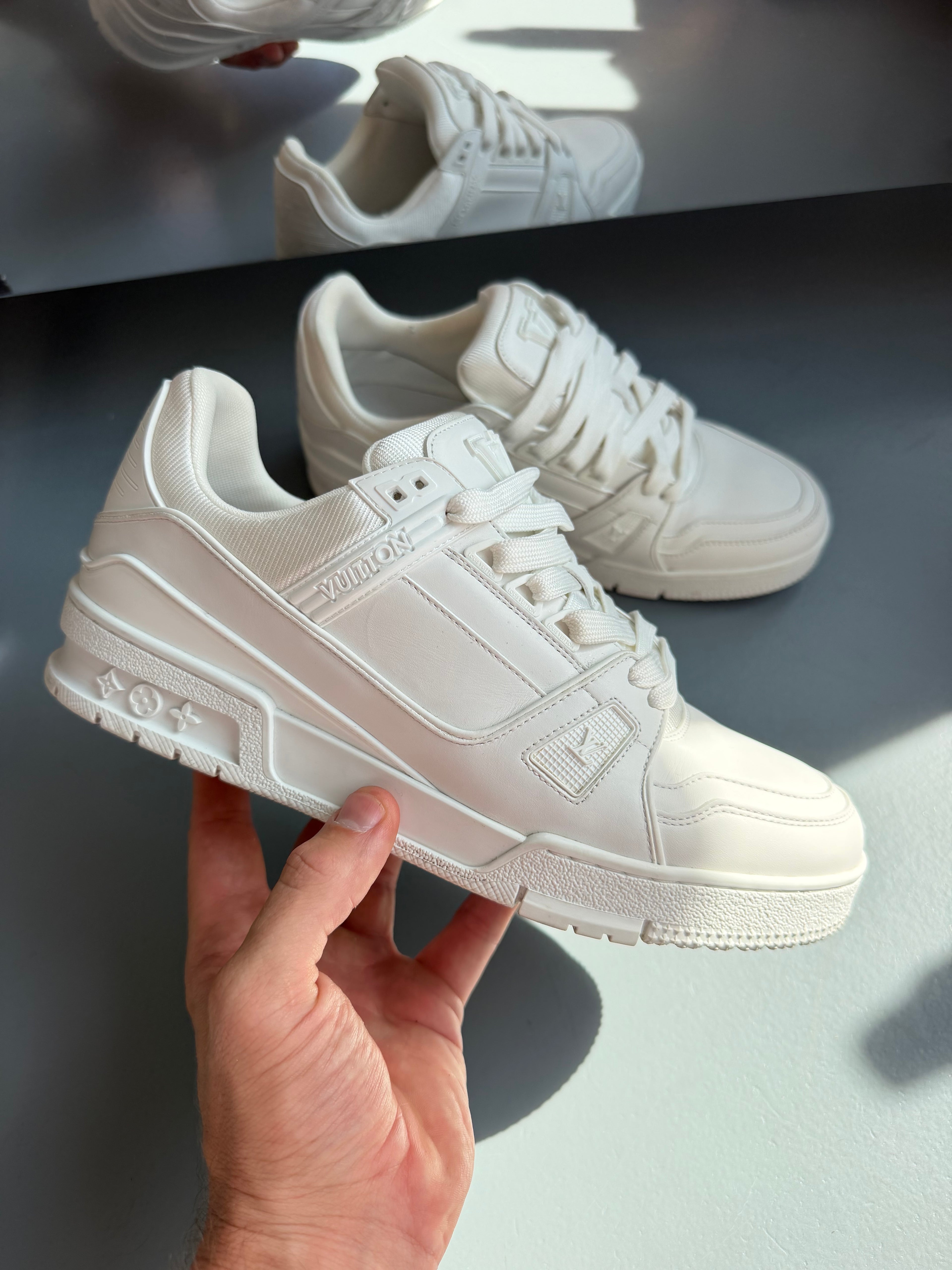 LOUIS VUITTON WHITE LV SNEAKER - UK 6 (Fit 7) | PRE OWNED