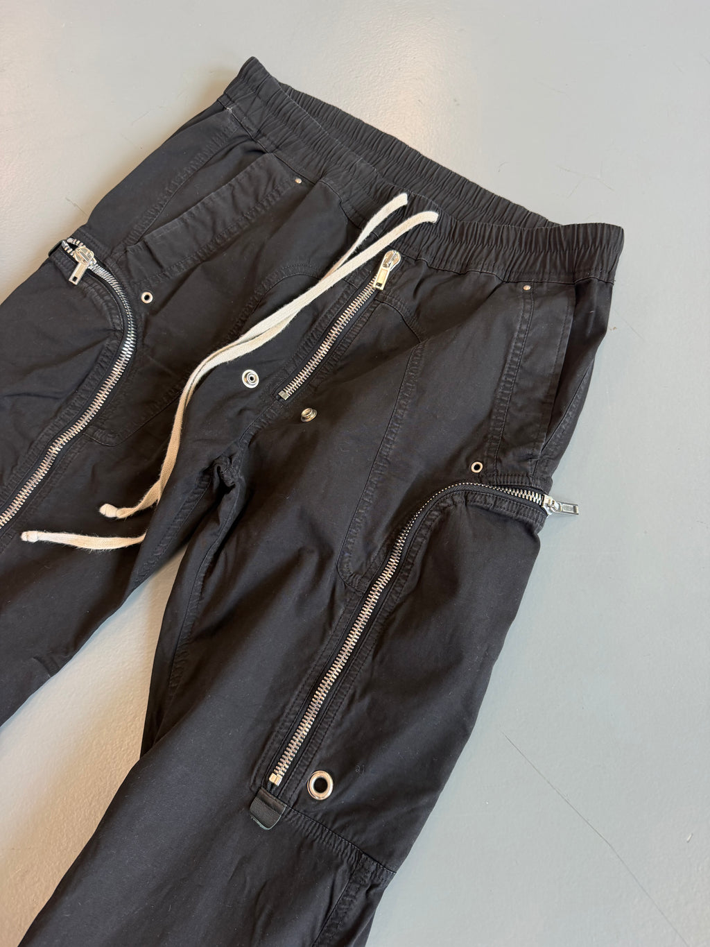 RICK OWENS BLACK CARGO PANTS - MEDIUM | PRE OWNED