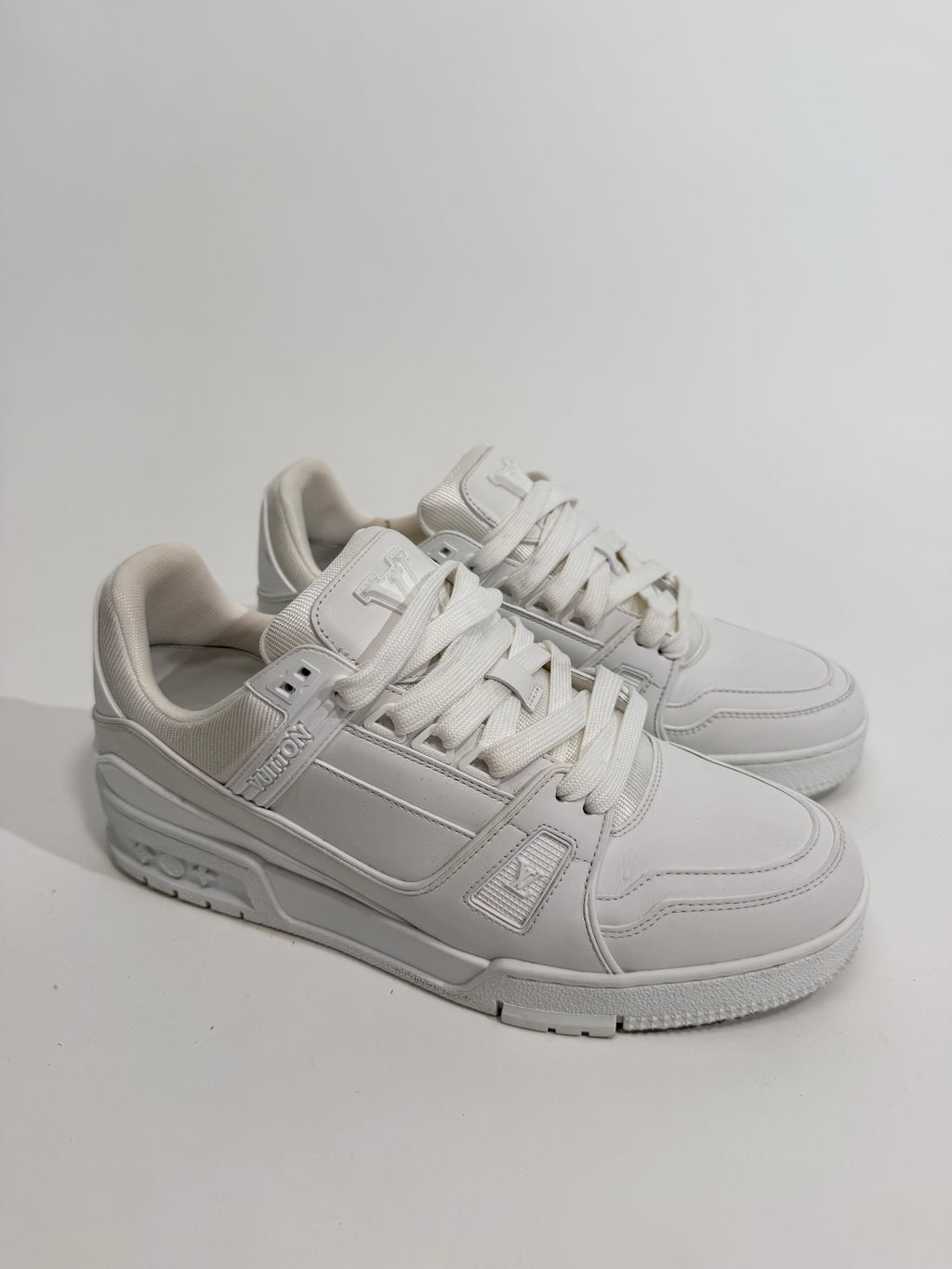 LOUIS VUITTON WHITE LV SNEAKER - UK 6 (Fit 7) | PRE OWNED
