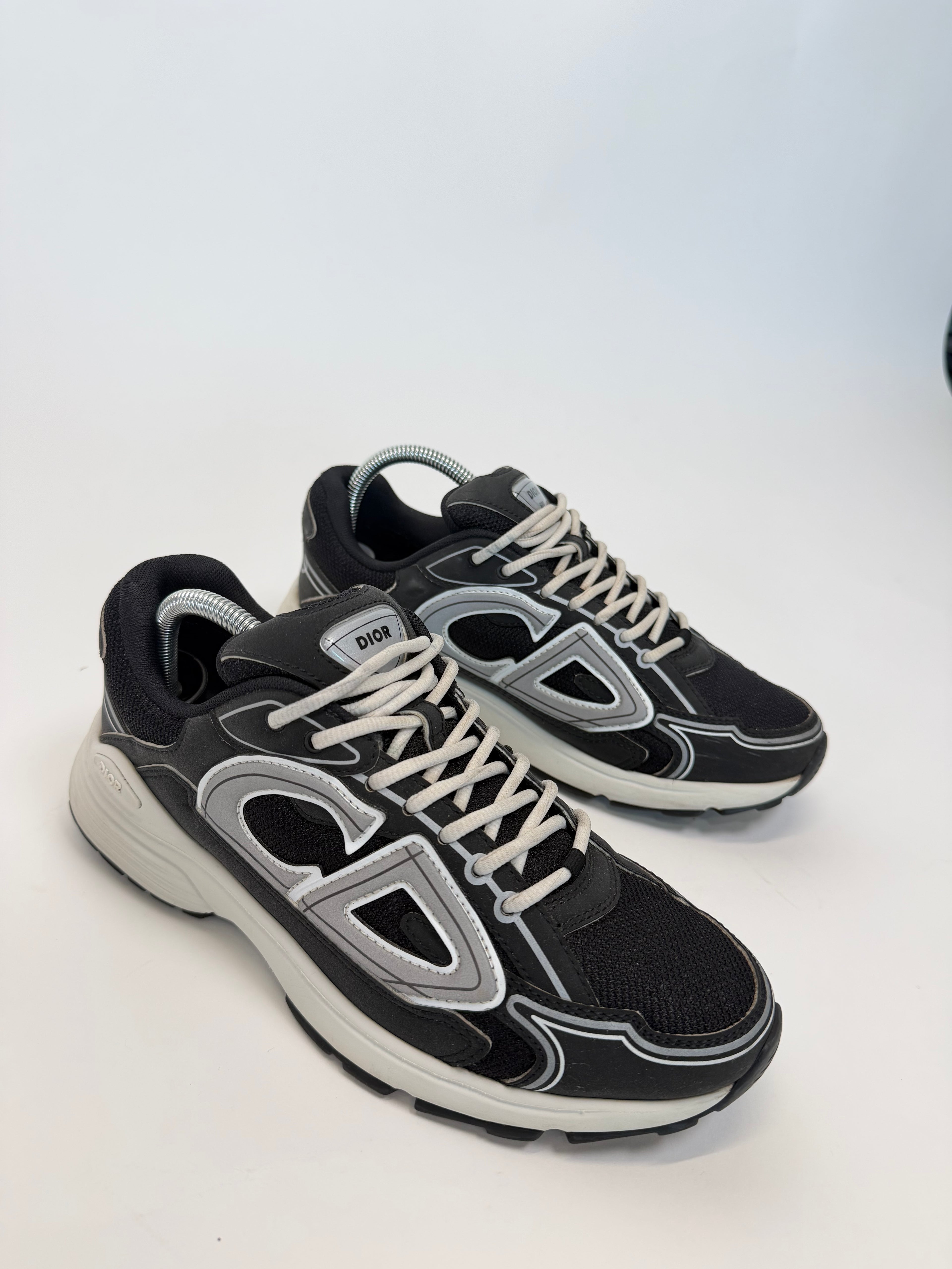 DIOR B30 BLACK / WHITE - UK 7.5 (41.5)