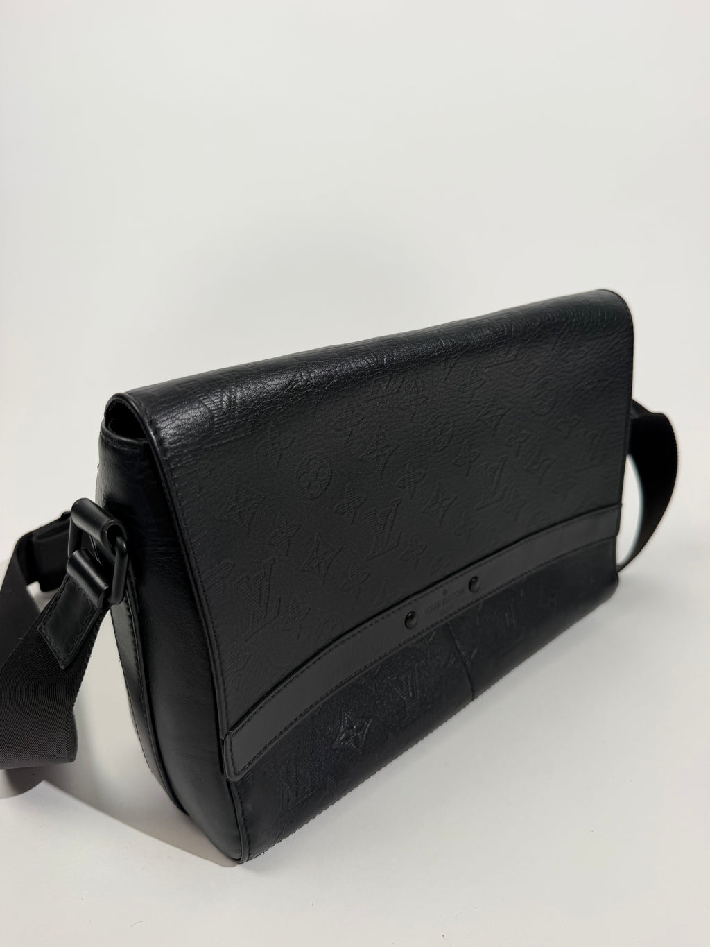 LOUIS VUITTON SPRINTER MESSENGER SHADOW LEATHER | PRE OWNED