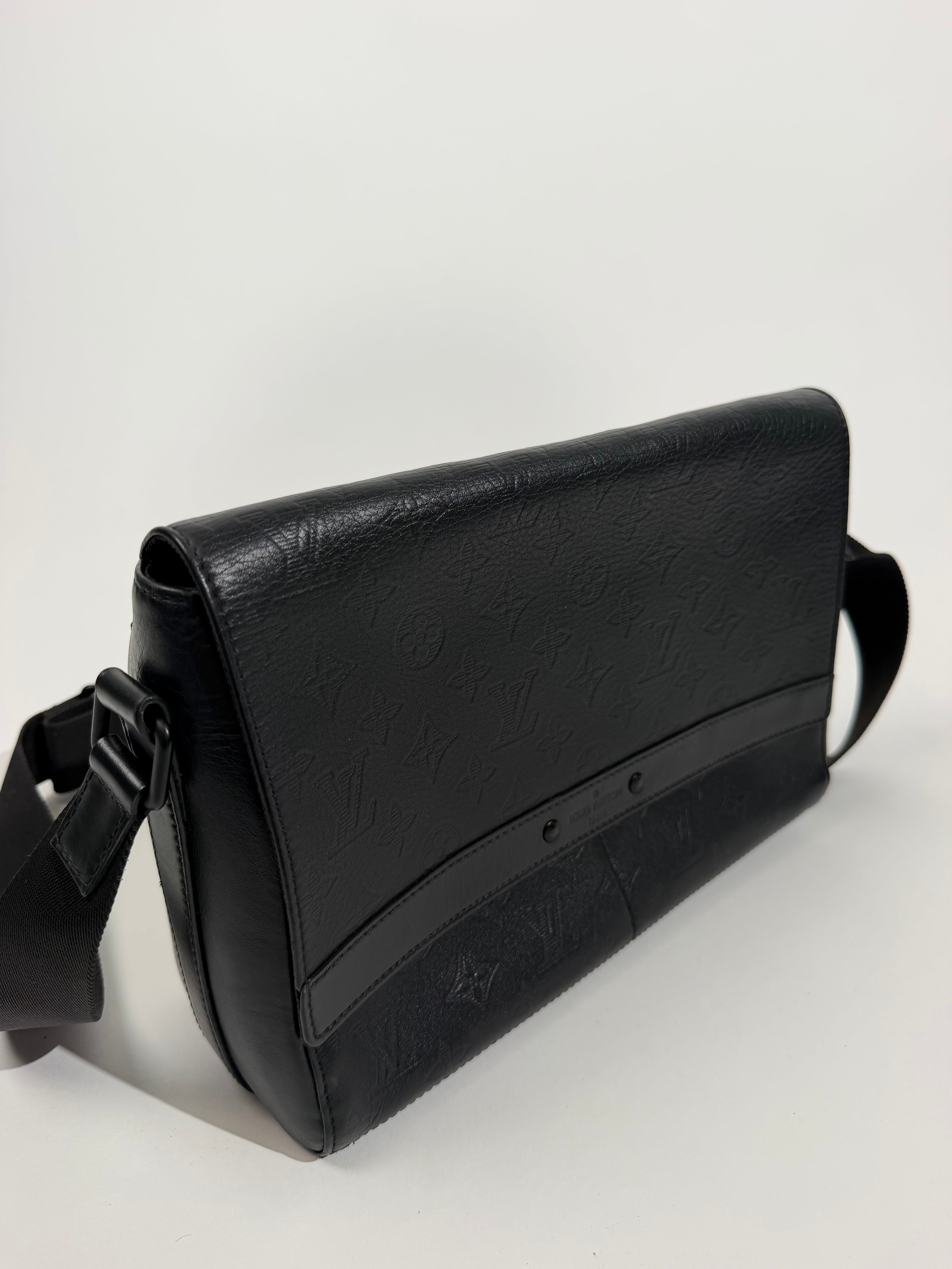 LOUIS VUITTON SPRINTER MESSENGER SHADOW LEATHER | PRE OWNED