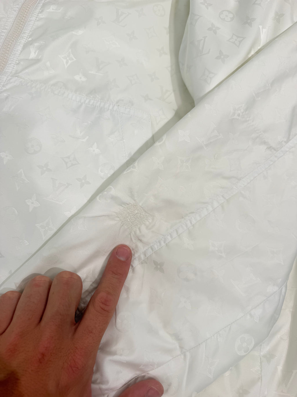 LOUIS VUITTON WHITE MONOGRAM WINDBREAKER JACKET - XXL (Fits XL) | PRE OWNED