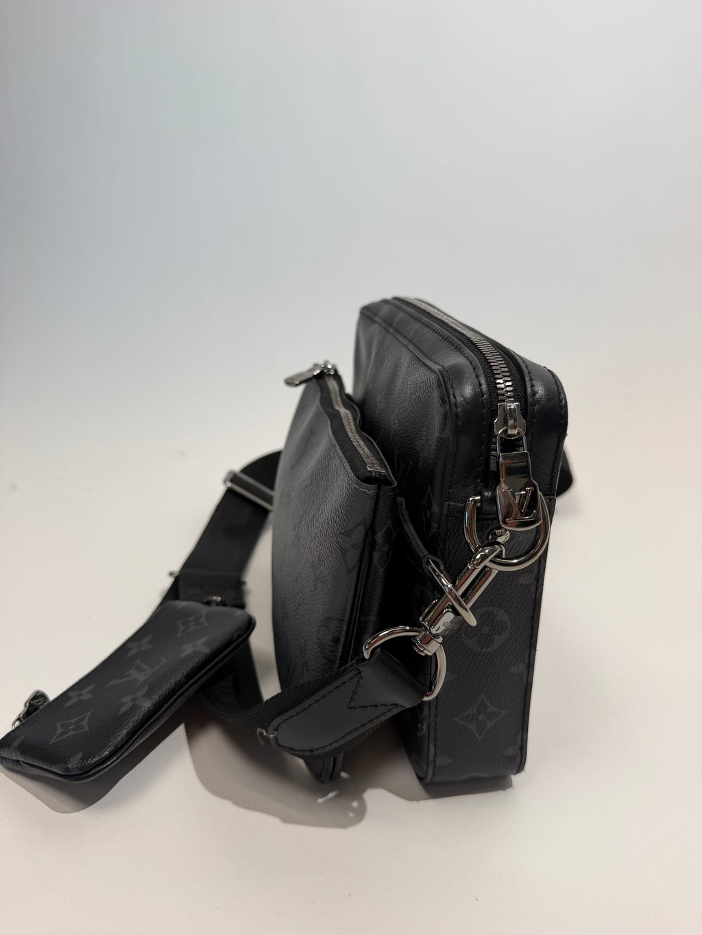 LOUIS VUITTON TRIO MESSENGER BAG | PRE OWNED