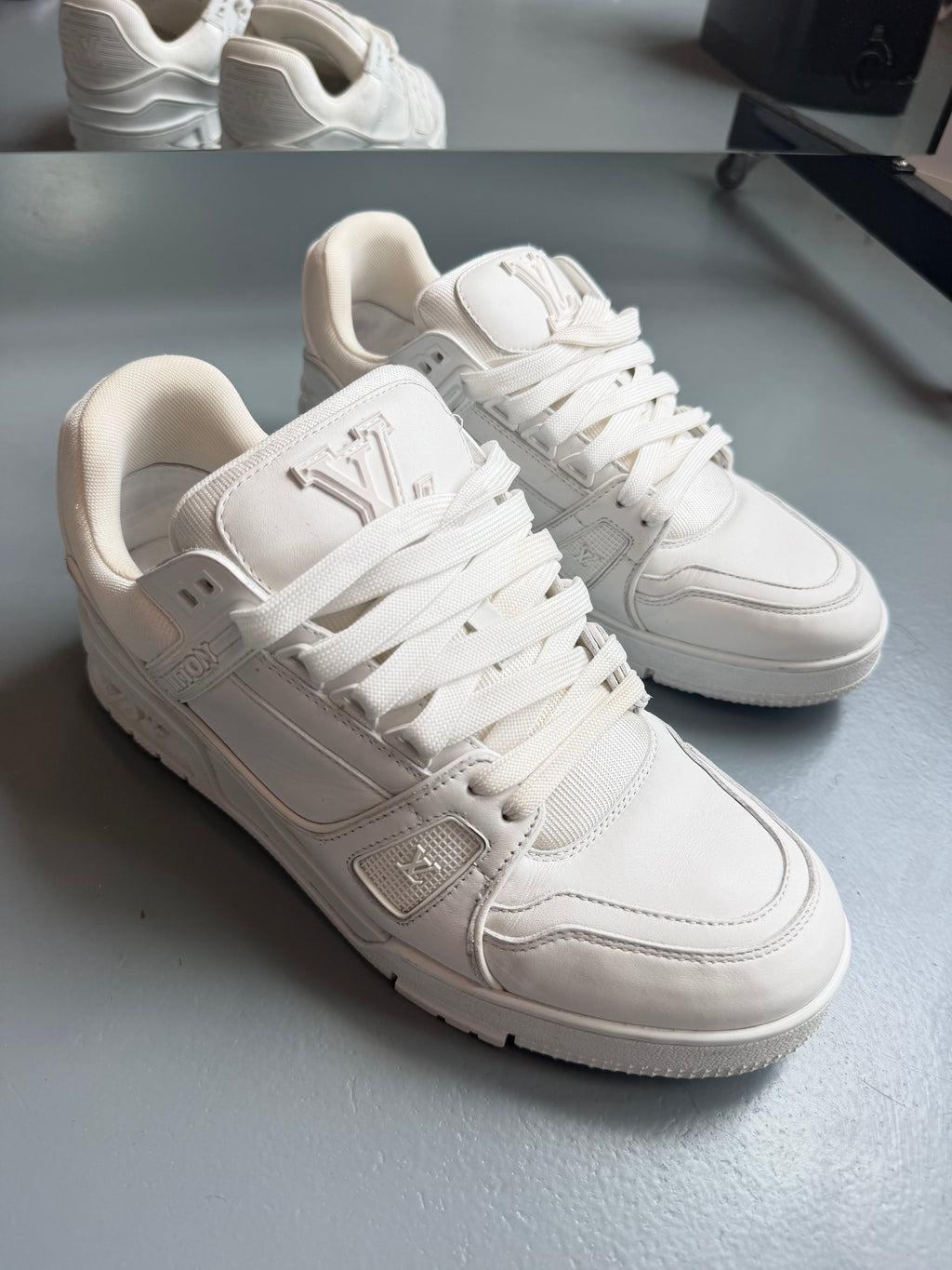 LOUIS VUITTON WHITE LV SNEAKER - UK 6 (Fit 7) | PRE OWNED