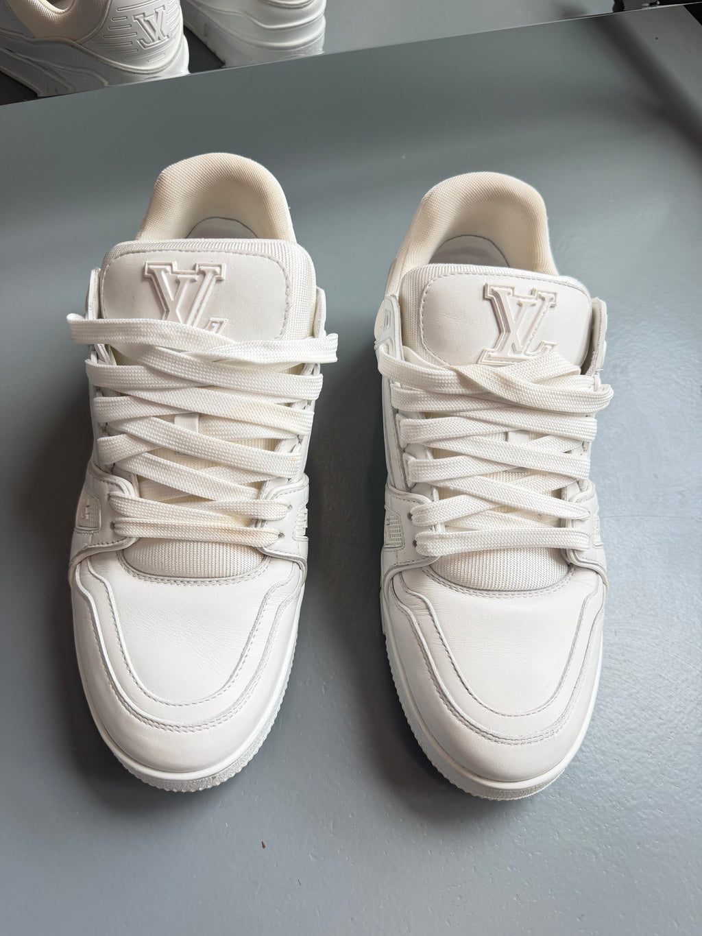 LOUIS VUITTON WHITE LV SNEAKER - UK 6 (Fit 7) | PRE OWNED