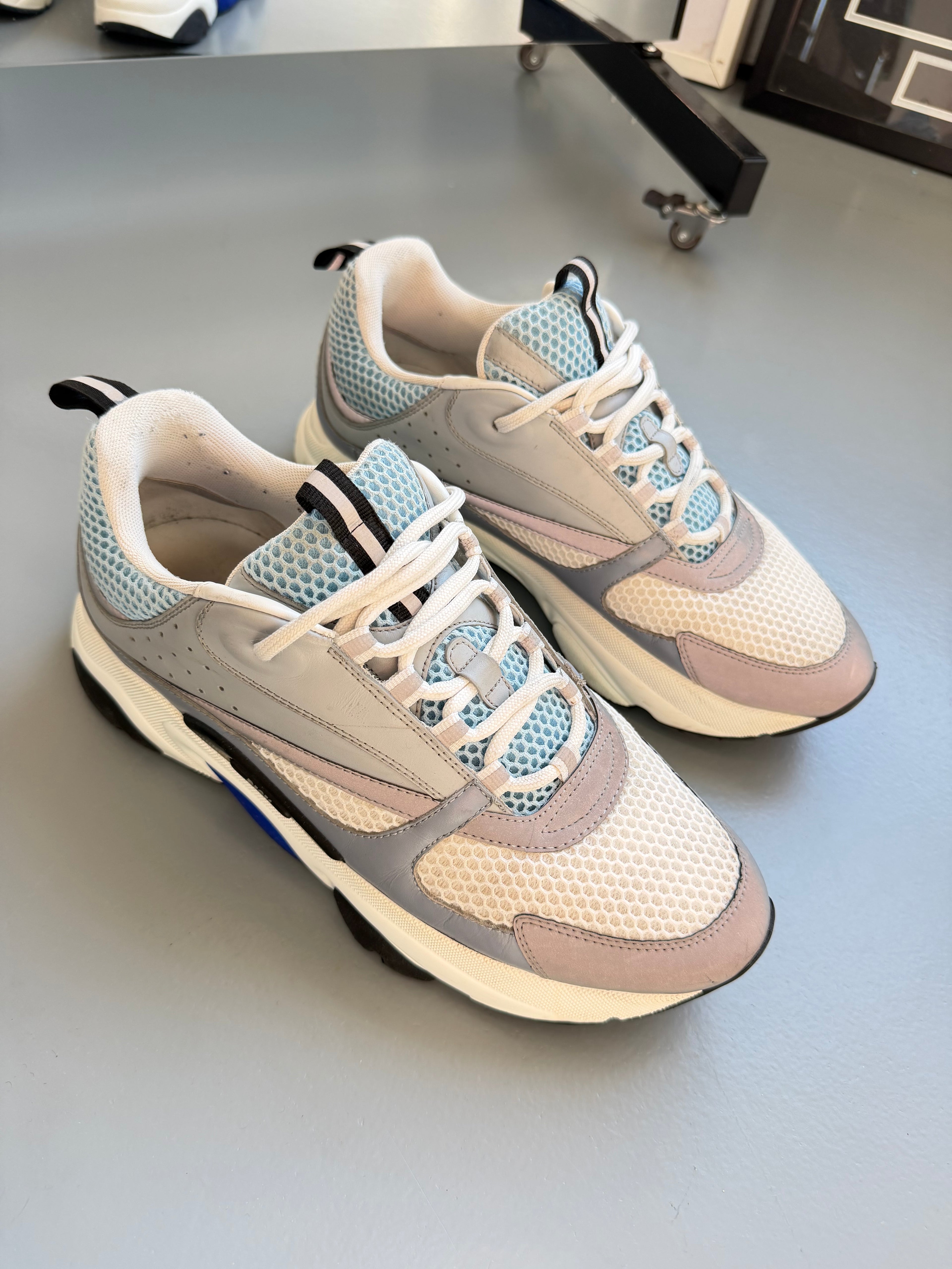 DIOR B22 REFLECTIVE BLUE / WHITE - UK 9 (43) | PRE OWNED