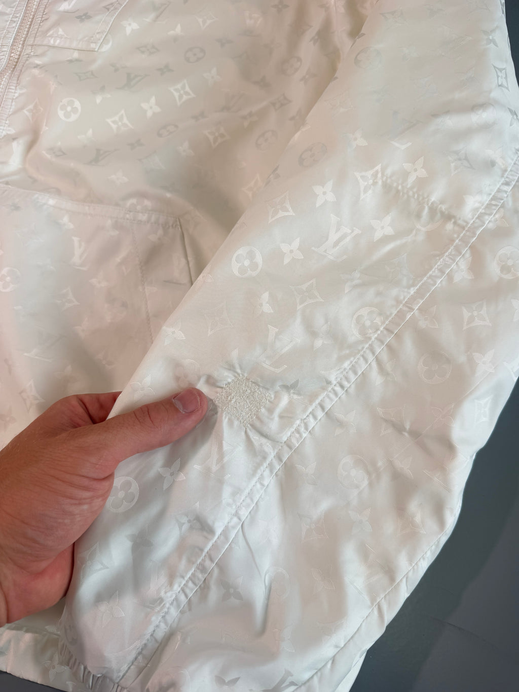 LOUIS VUITTON WHITE MONOGRAM WINDBREAKER JACKET - XXL (Fits XL) | PRE OWNED