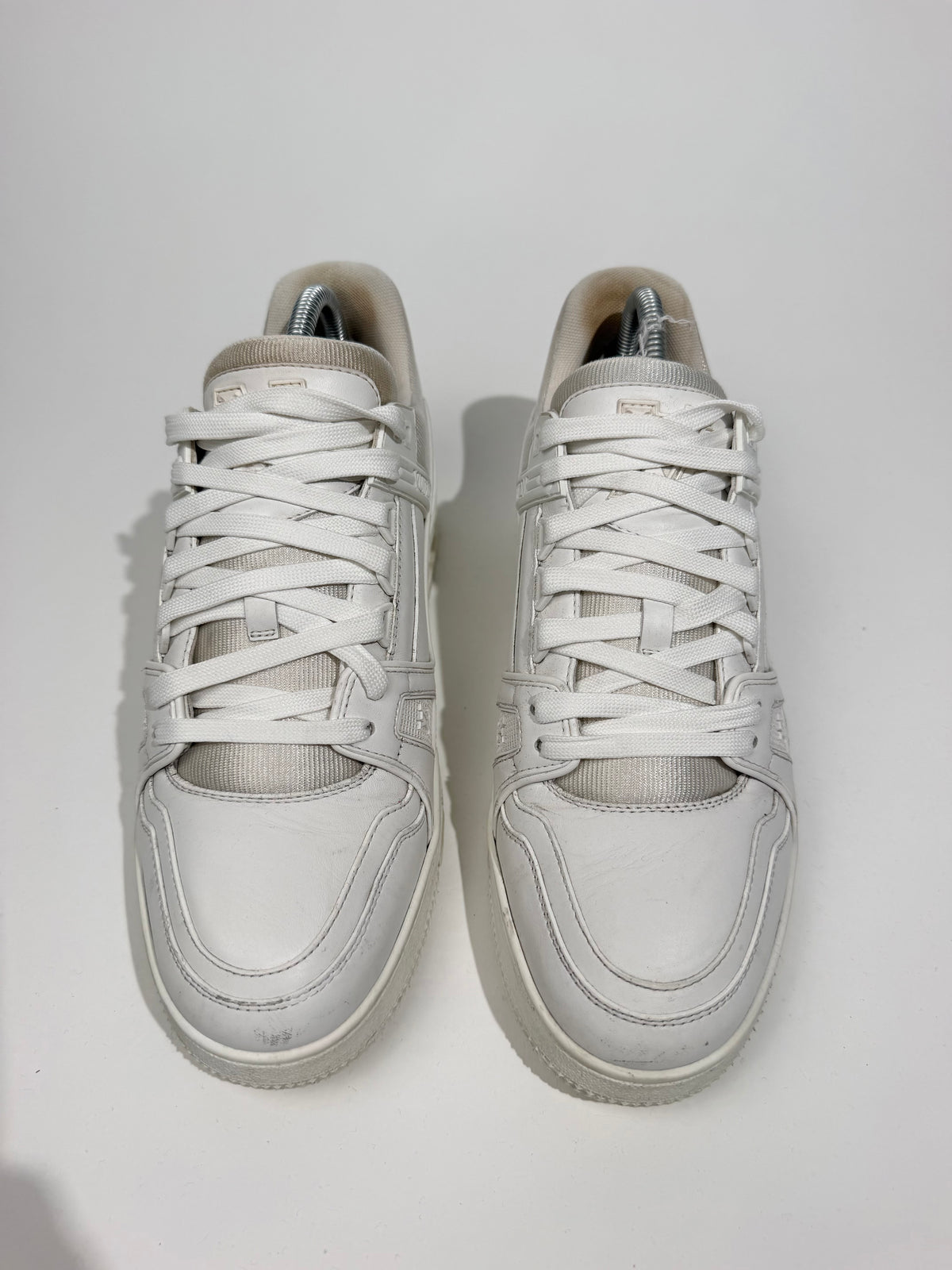 LOUIS VUITTON WHITE LV SNEAKER - UK 7 (Fit 8) | PRE OWNED