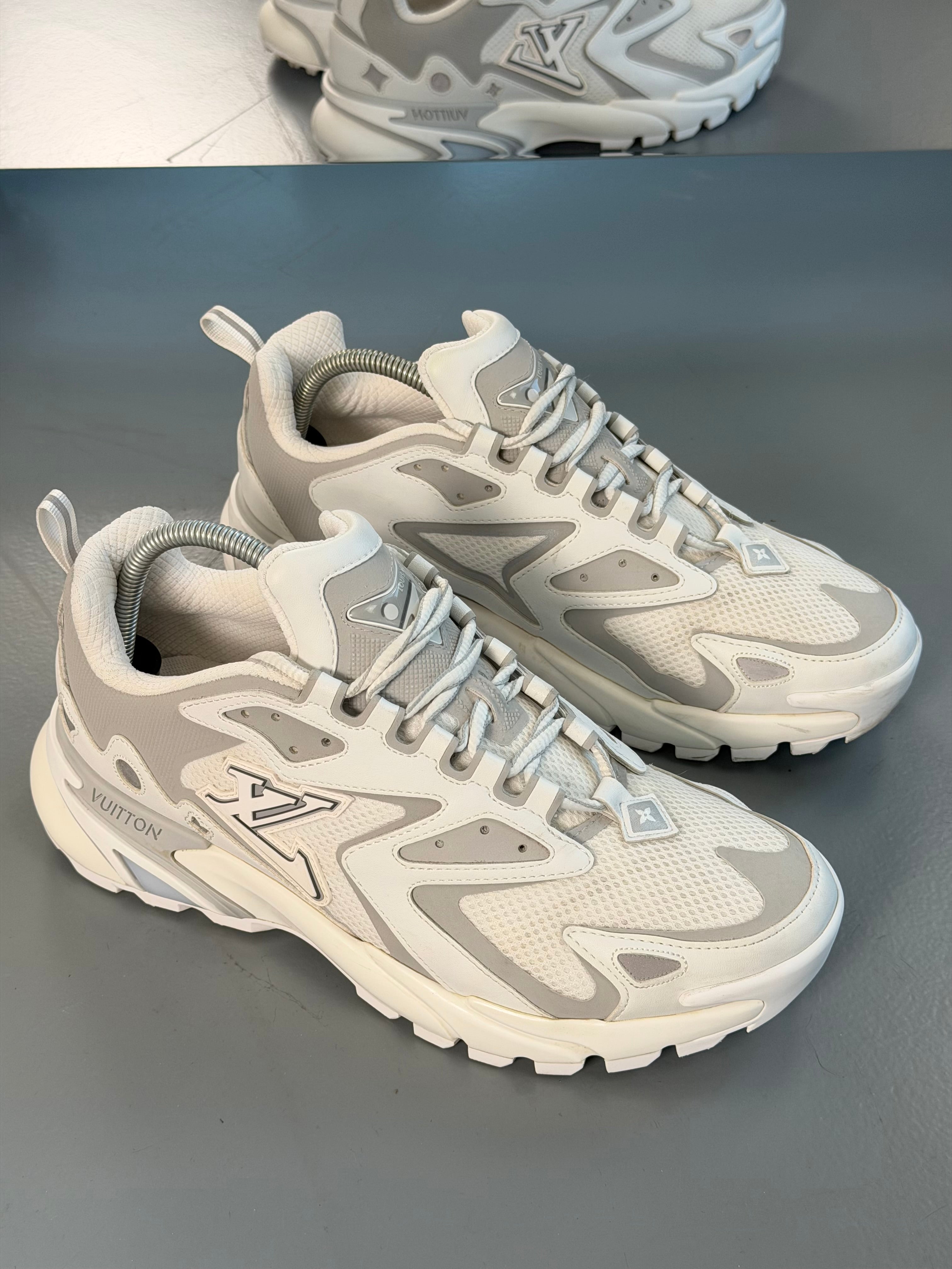 LOUIS VUITTON TATIC RUNNER TRAINER WHITE - UK 7.5 (Fits 8.5)| PRE OWNED