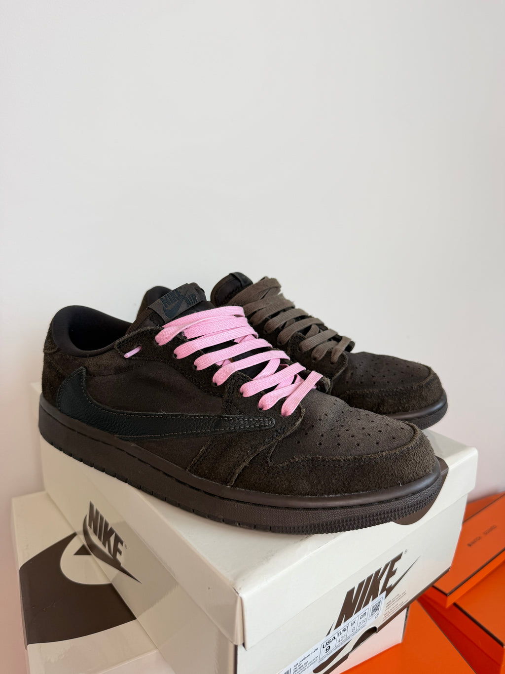 NIKE TRAVIS SCOTT X AIR JORADN VELEVET BROWN - UK 8 (42) | PRE OWNED