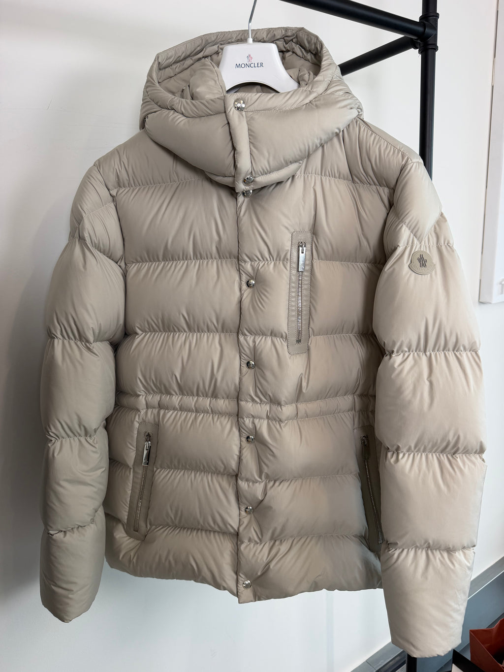 MONCLER BAUGES LIGHT BEIGE / STONE DOWN COAT - SIZE 4 (L) | PRE OWNED