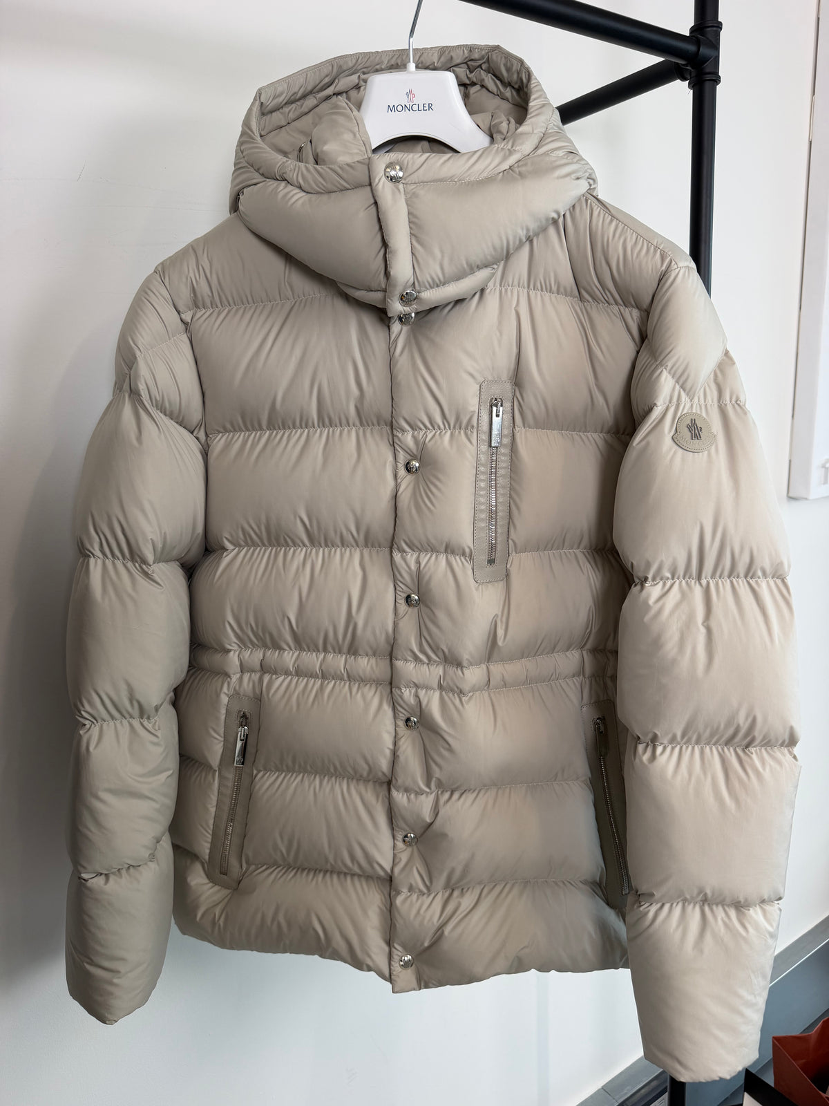 MONCLER BAUGES LIGHT BEIGE / STONE DOWN COAT - SIZE 4 (L) | PRE OWNED