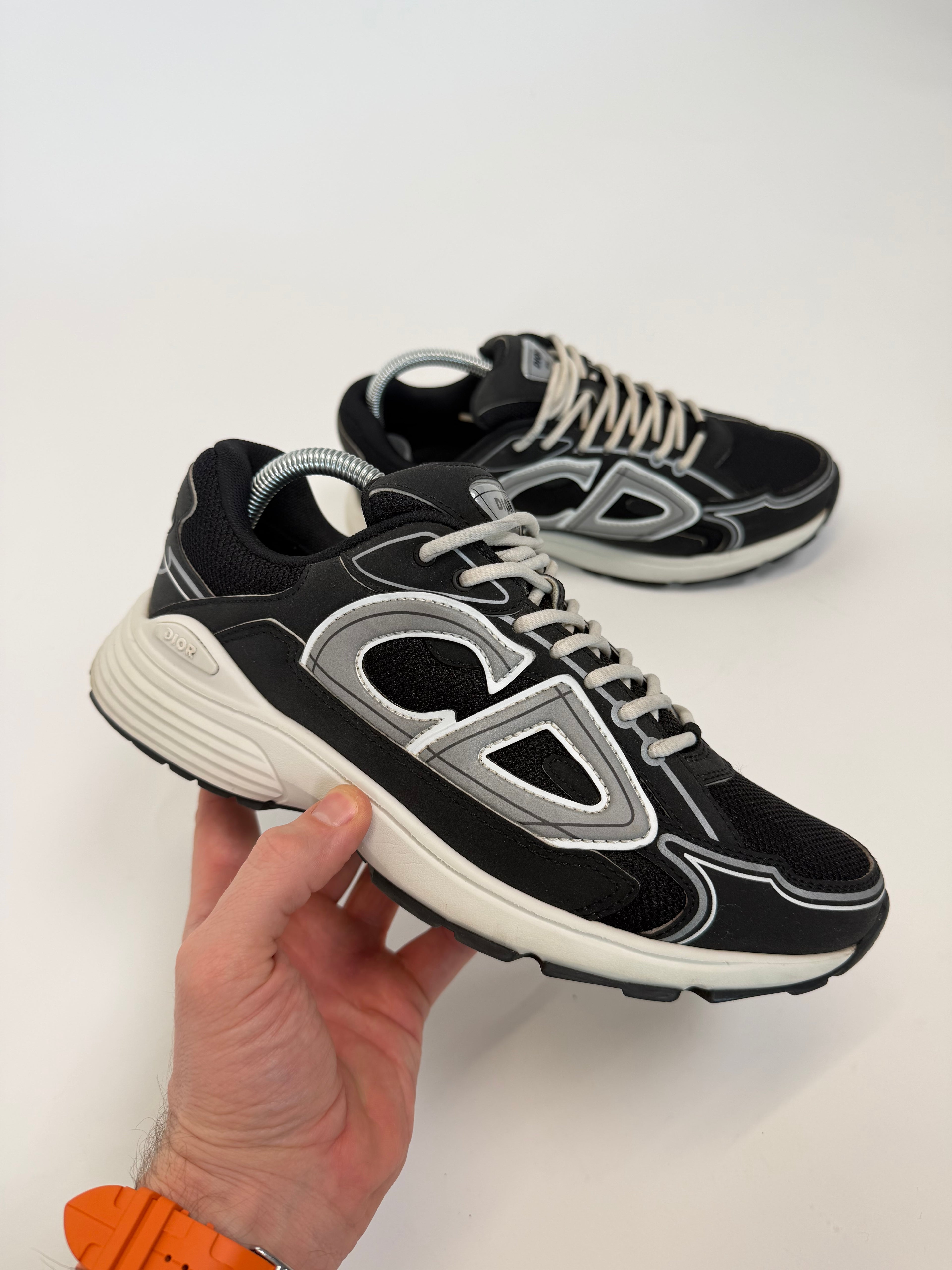 DIOR B30 BLACK / WHITE - UK 7.5 (41.5)