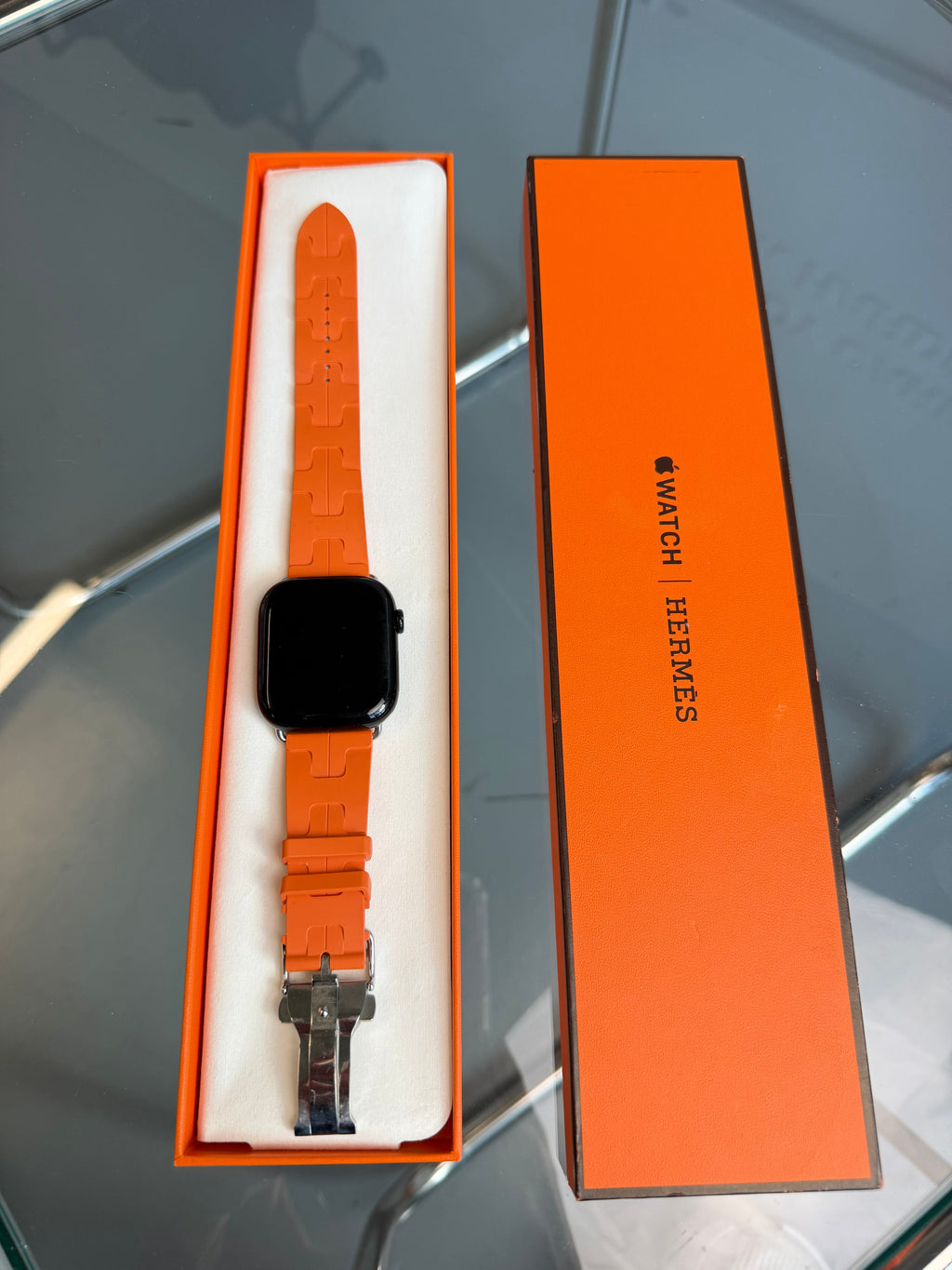APPLE WATCH SERIES 10 46MM X HERMES STRAP | PRE OWNED - Affluent ArchivesUsed HIGH END DESIGNER CLOTHING