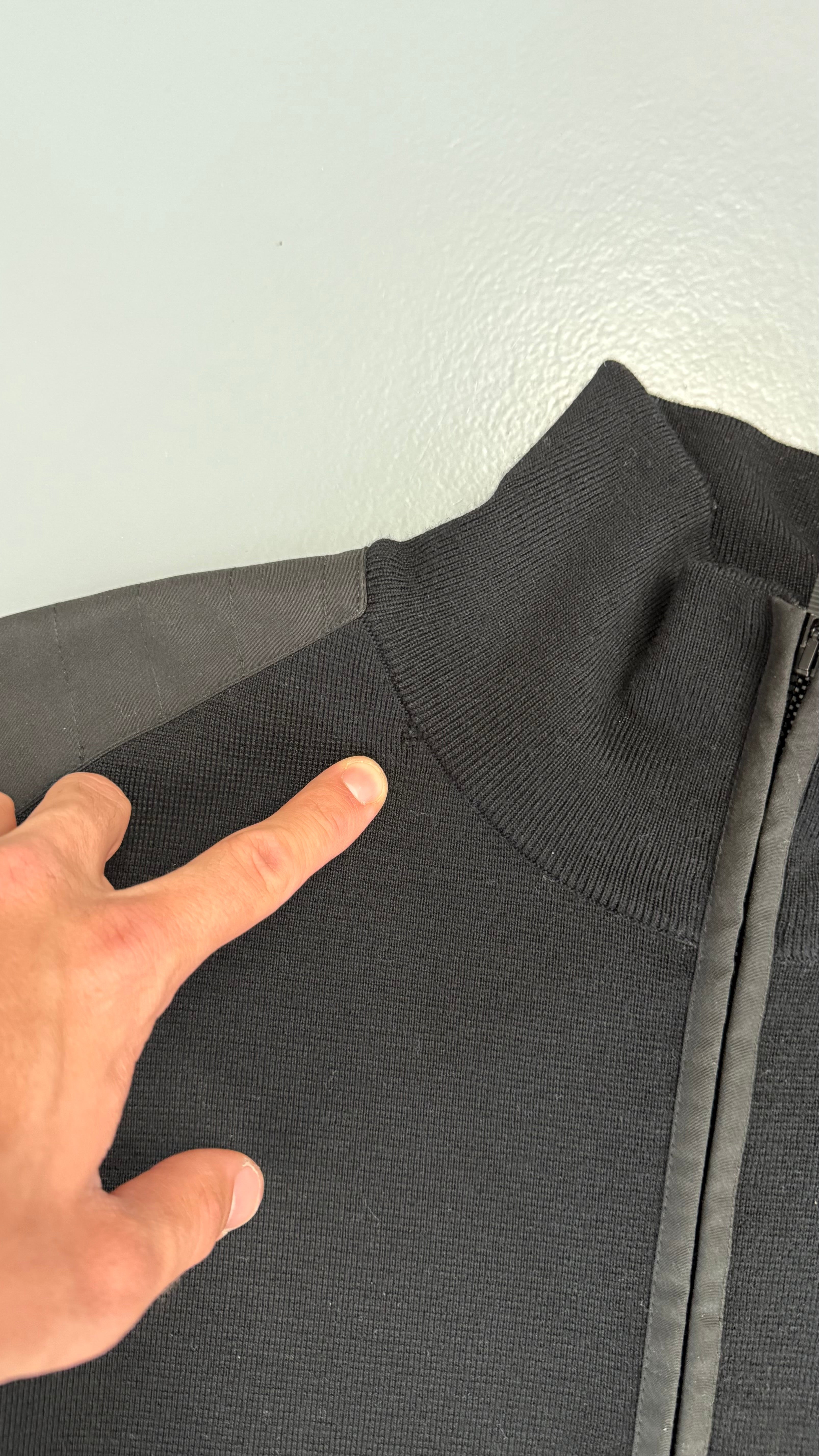 CANADA GOOSE KNITTED SWEATSHIRT BLACK - XL - Affluent ArchivesUsed HIGH END DESIGNER CLOTHING