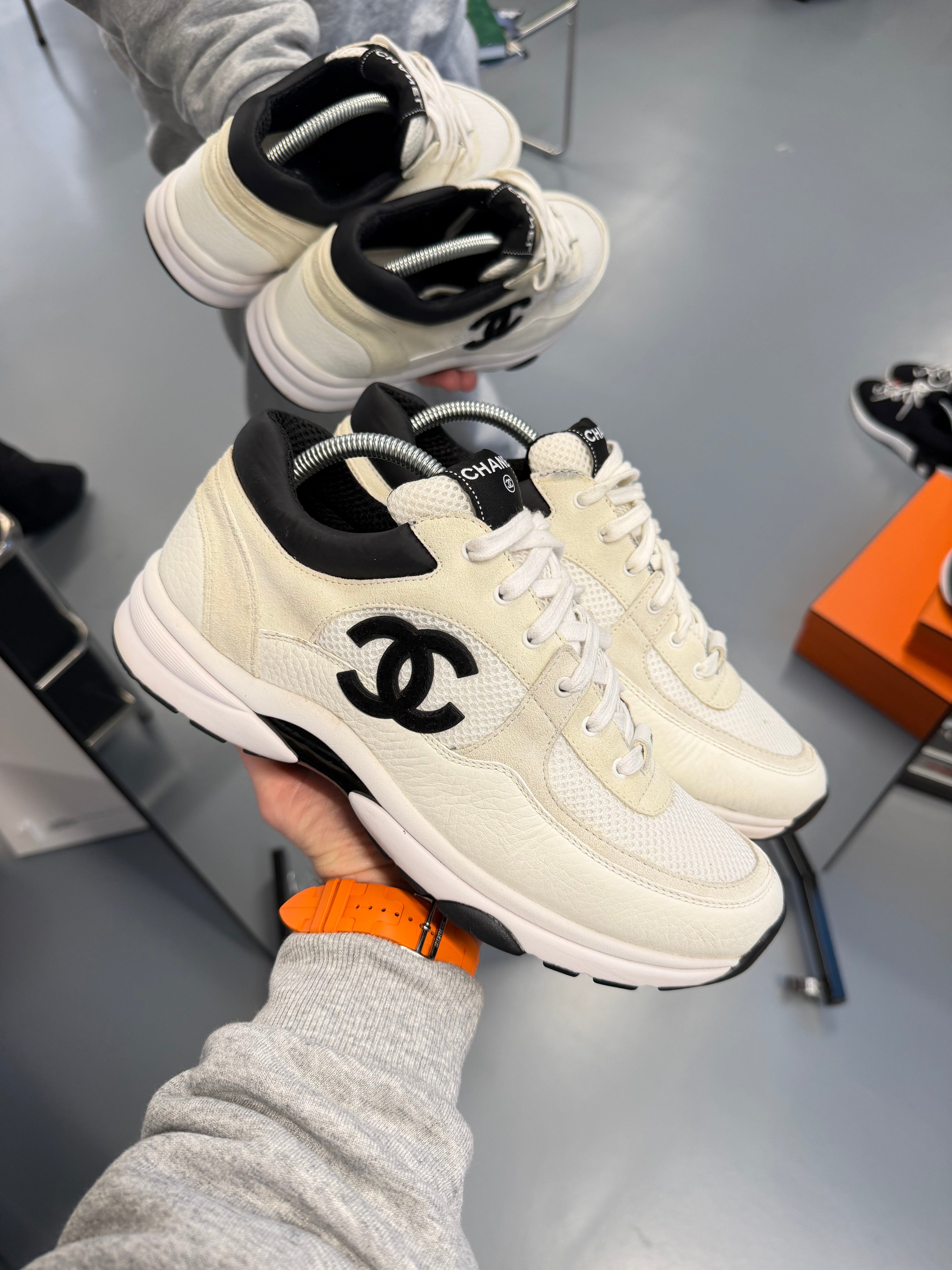 CHANEL WHITE CC LEATHER / MESH SNEAKER - UK 8 (42) - Affluent ArchivesUsed HIGH END DESIGNER CLOTHING