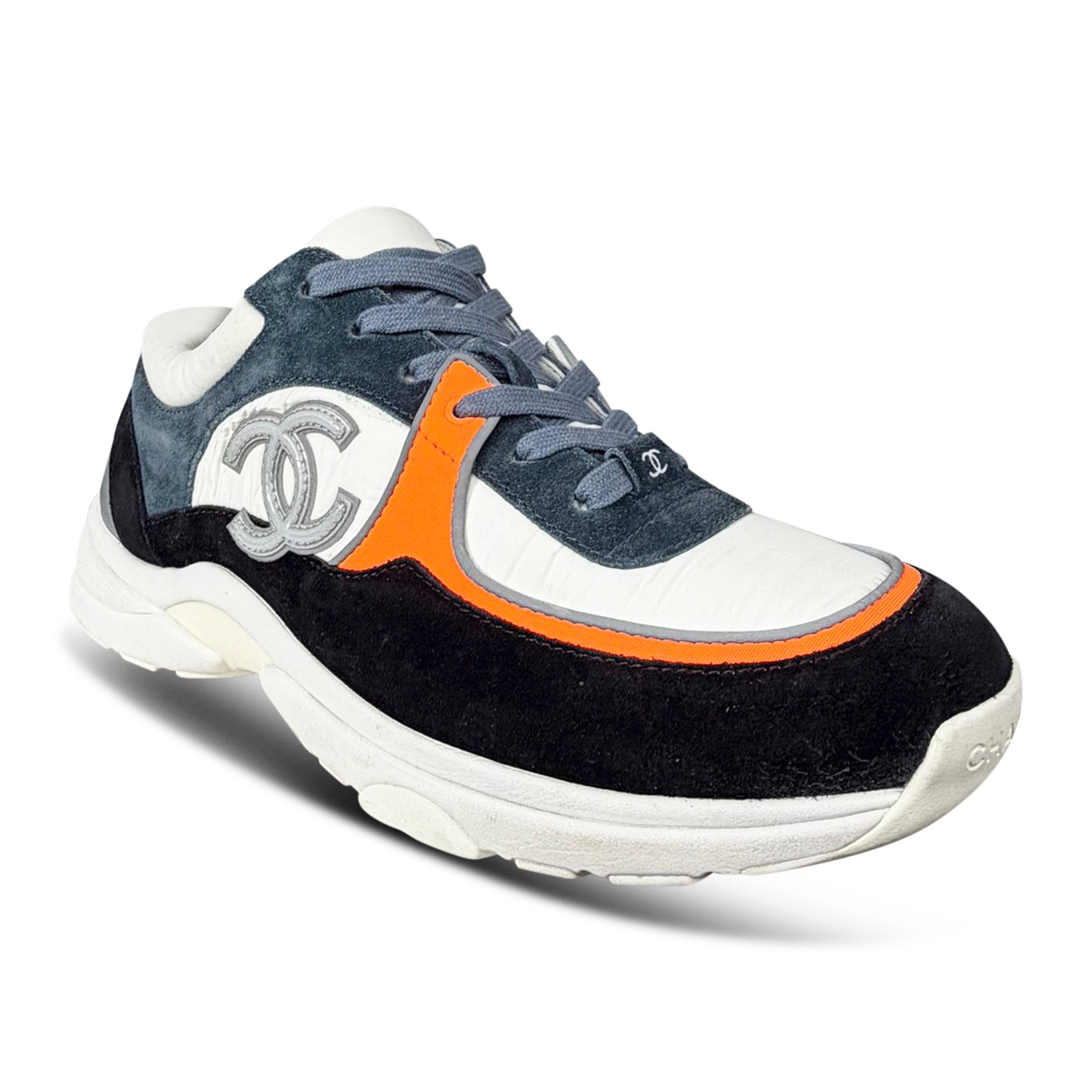 CHANEL WHITE / NAVY TRAINER - UK 7 (41) - Affluent ArchivesUsed HIGH END DESIGNER CLOTHING