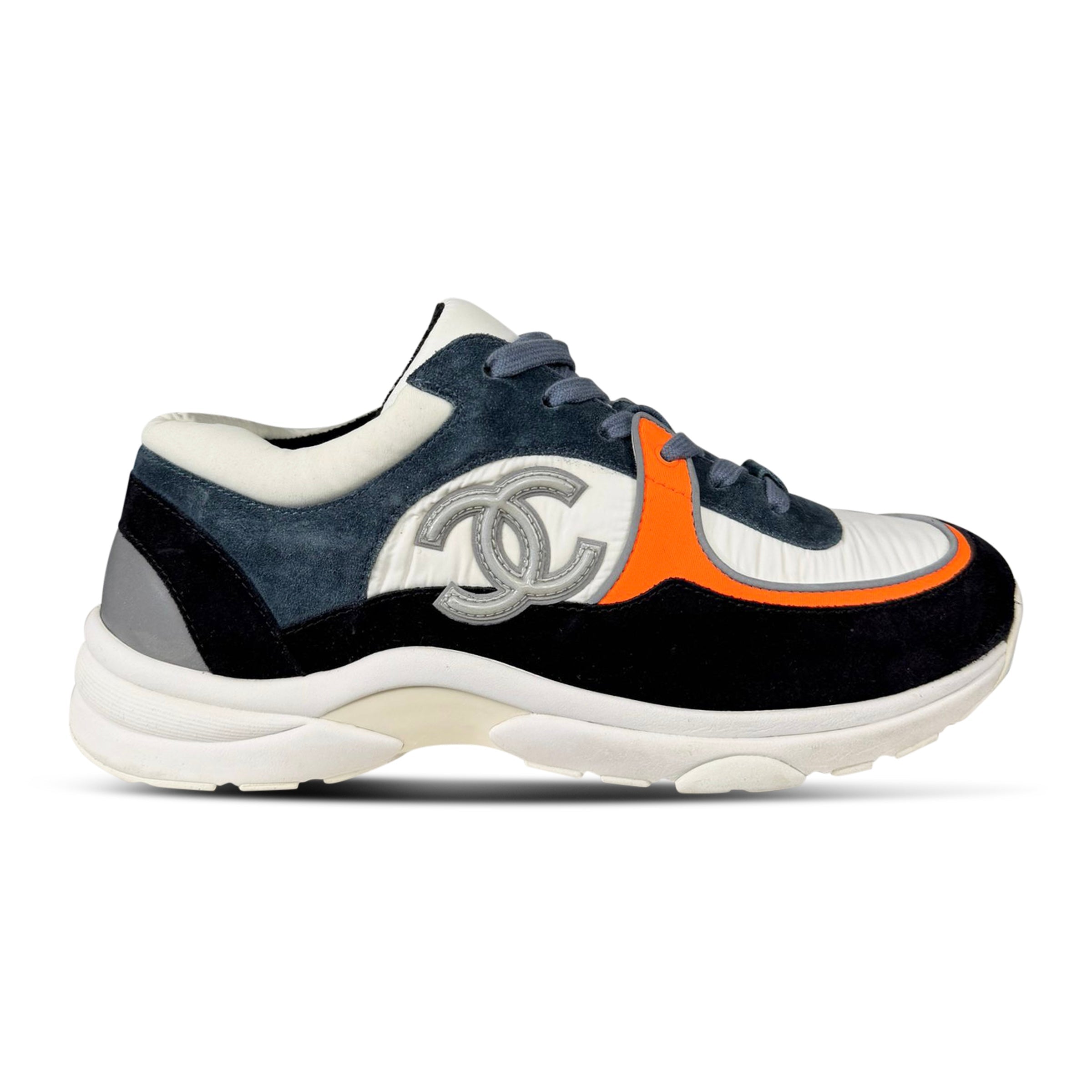 CHANEL WHITE / NAVY TRAINER - UK 7 (41) - Affluent ArchivesUsed HIGH END DESIGNER CLOTHING