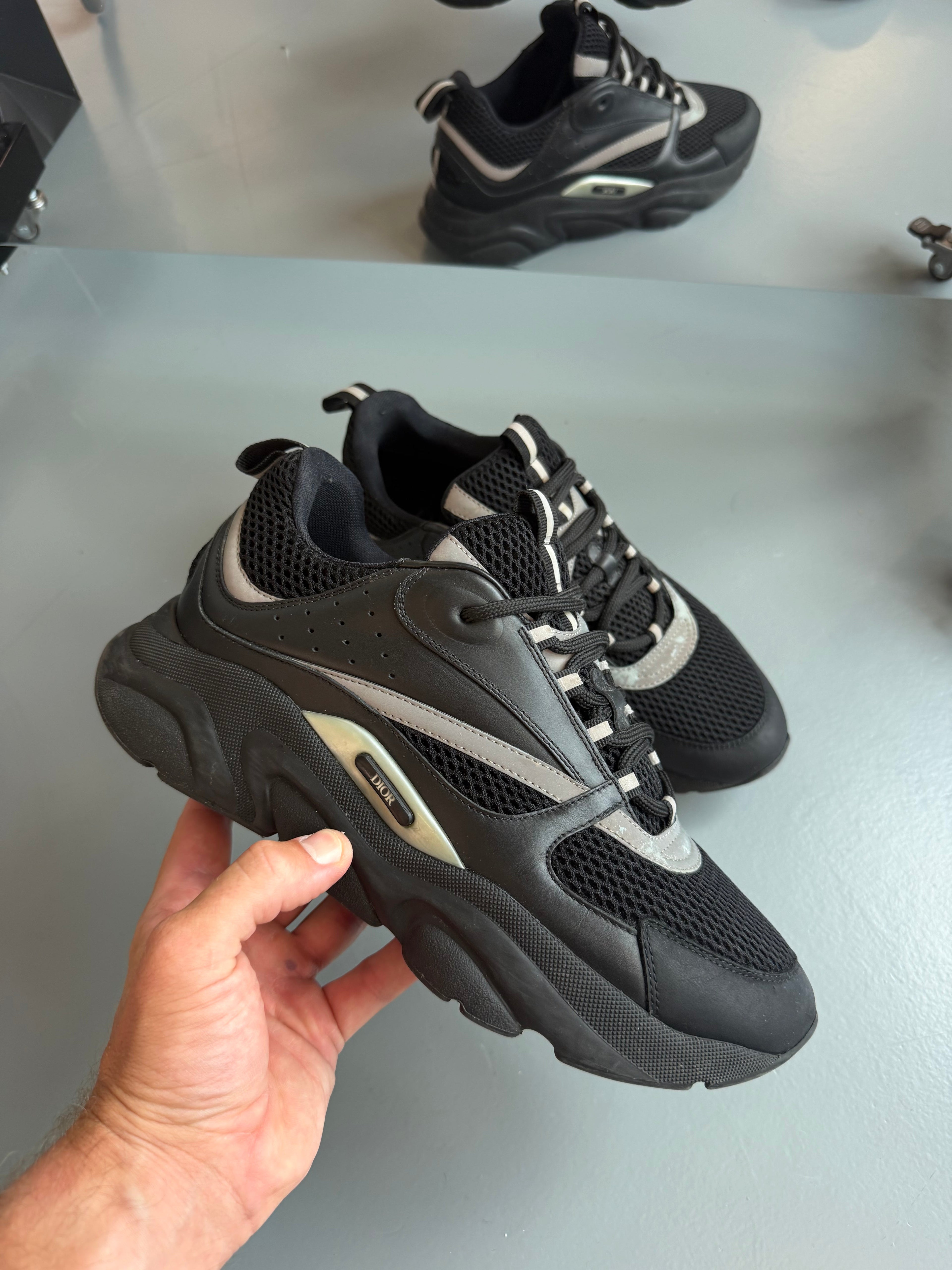 DIOR B22 BLACK - UK 9 (43) | PRE OWNED - Affluent ArchivesUsed HIGH END DESIGNER CLOTHING