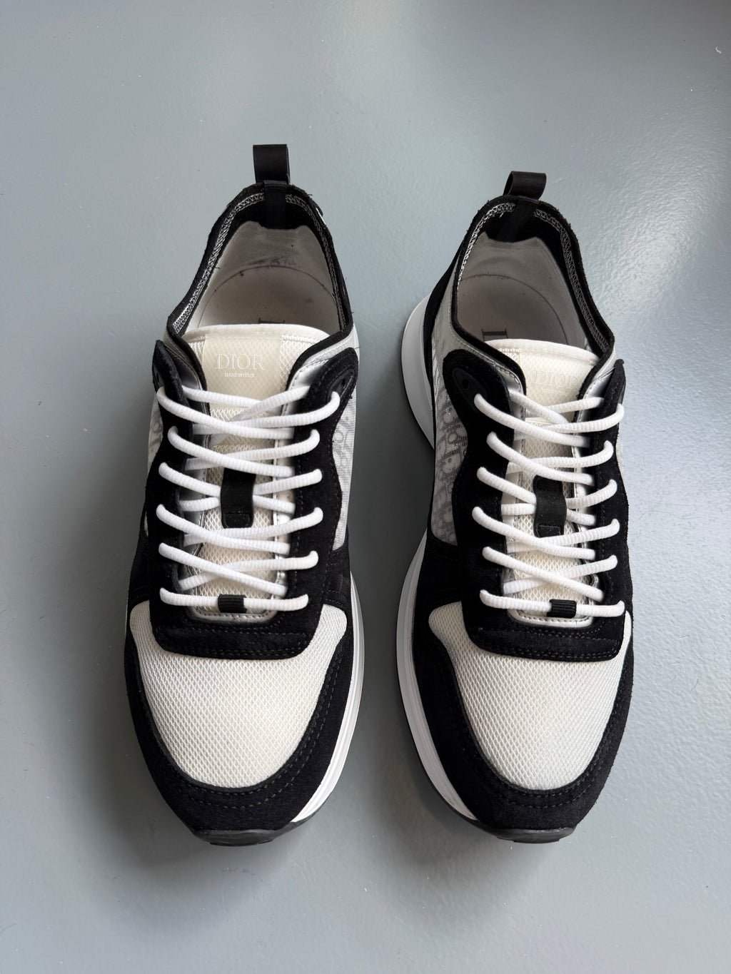 DIOR B25 BLACK / WHITE SNEAKER - UK 9 (43) | PRE OWNED - Affluent ArchivesUsed HIGH END DESIGNER CLOTHING