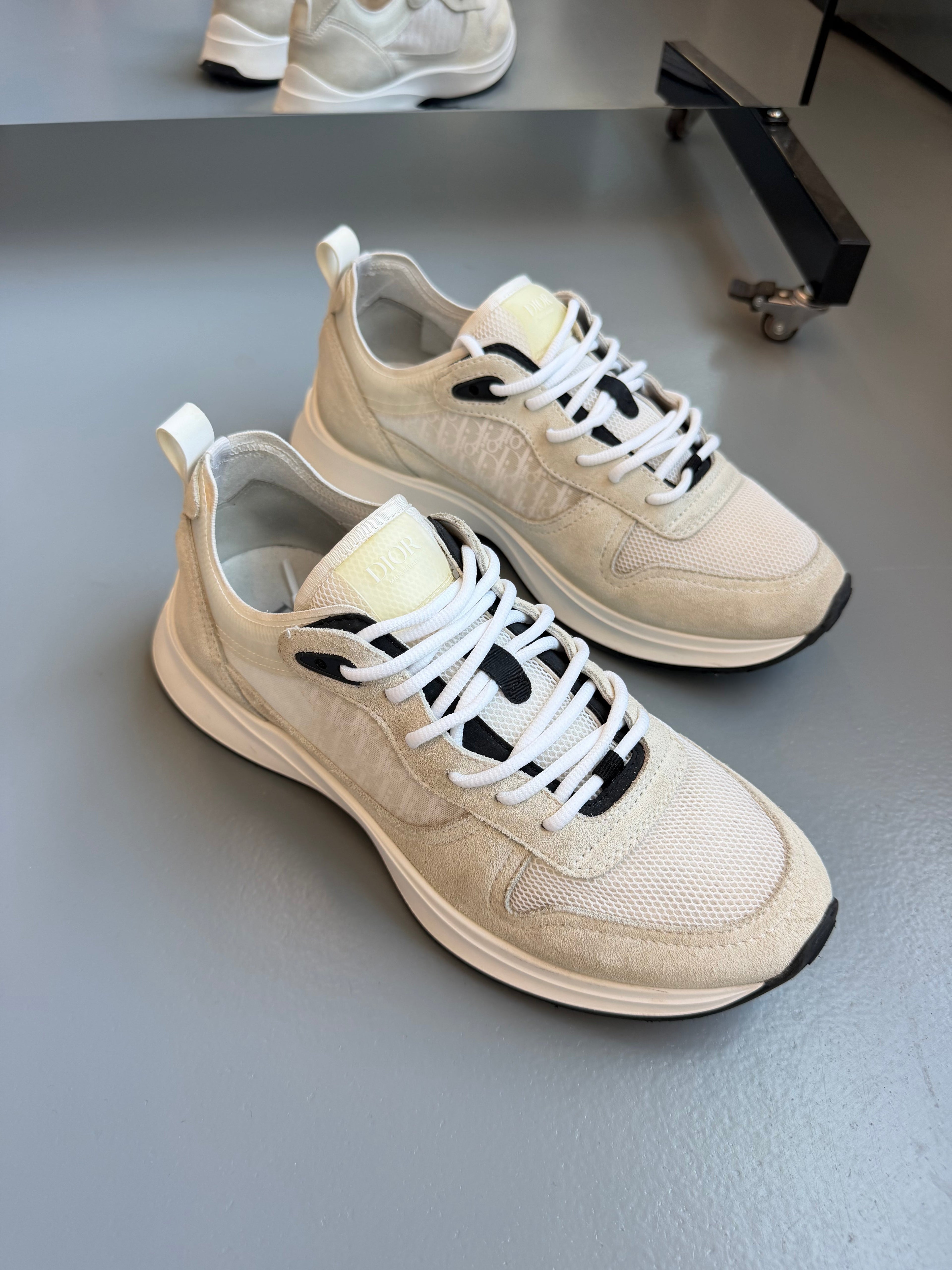 DIOR B25 CREAM / BEIGE - UK 8 (42) | PRE OWNED - Affluent ArchivesUsed HIGH END DESIGNER CLOTHING