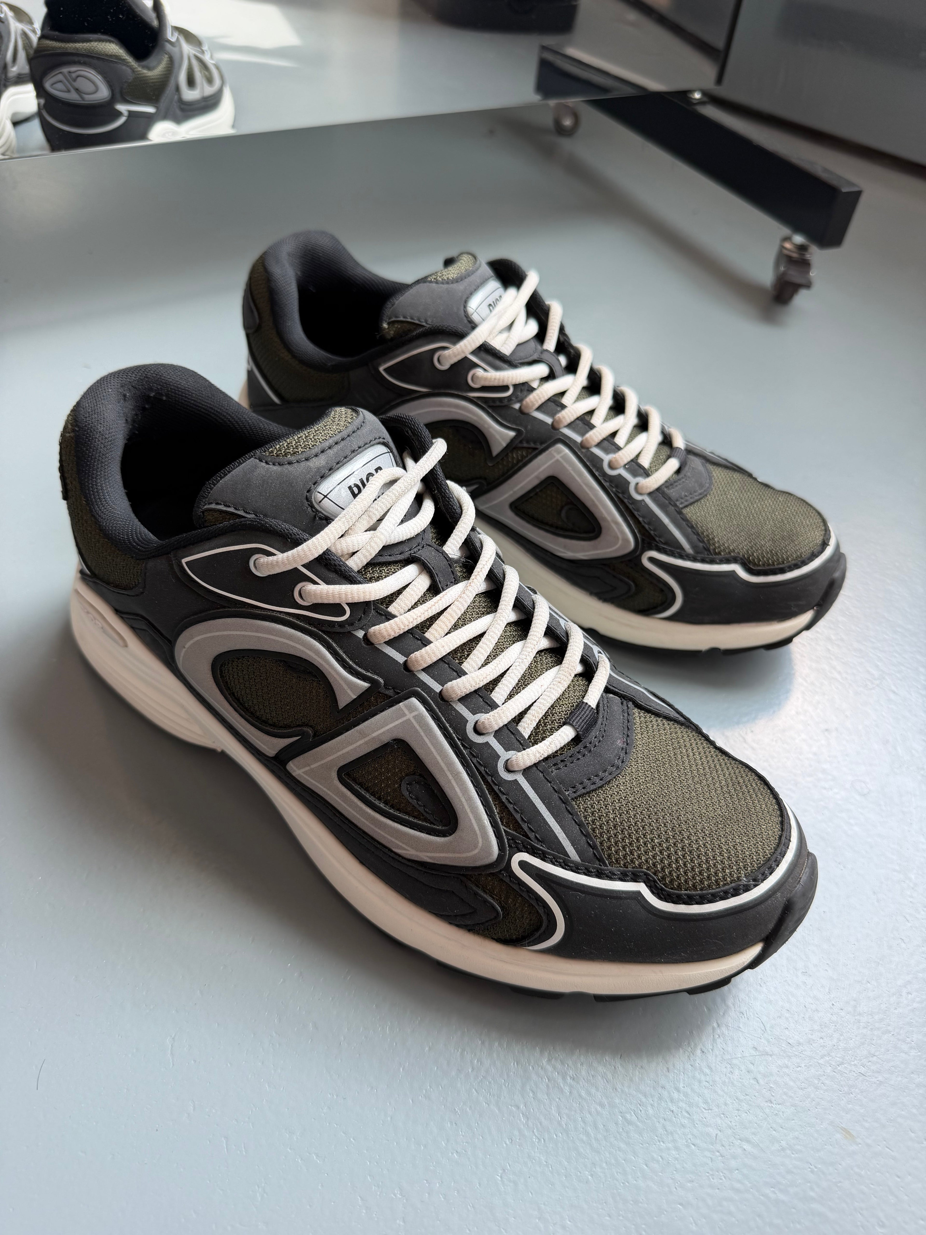 DIOR B30 BLACK / KHAKI - UK 9 (43) | PRE OWNED - Affluent ArchivesUsed HIGH END DESIGNER CLOTHING