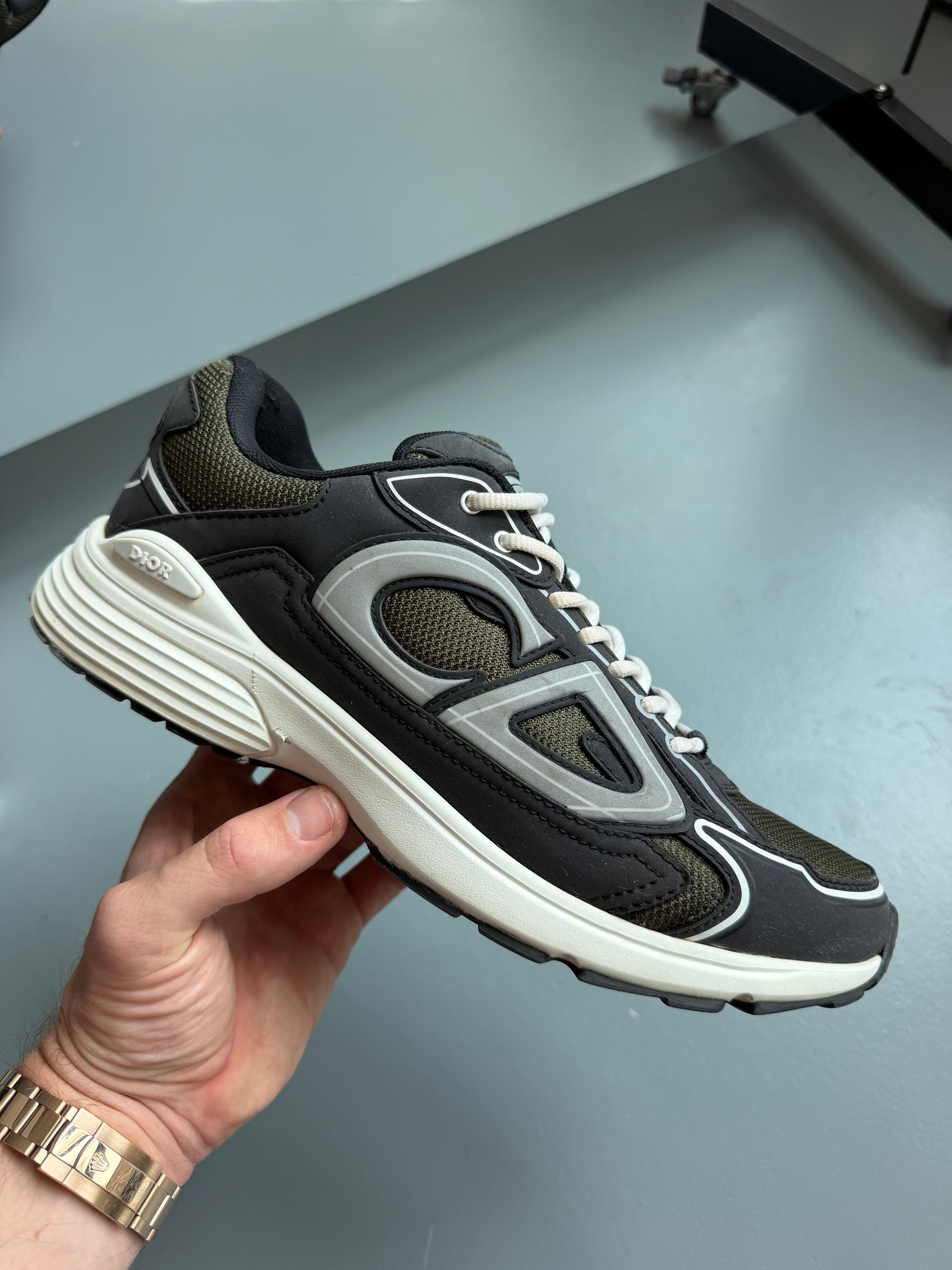DIOR B30 BLACK / KHAKI - UK 9 (43) | PRE OWNED - Affluent ArchivesUsed HIGH END DESIGNER CLOTHING