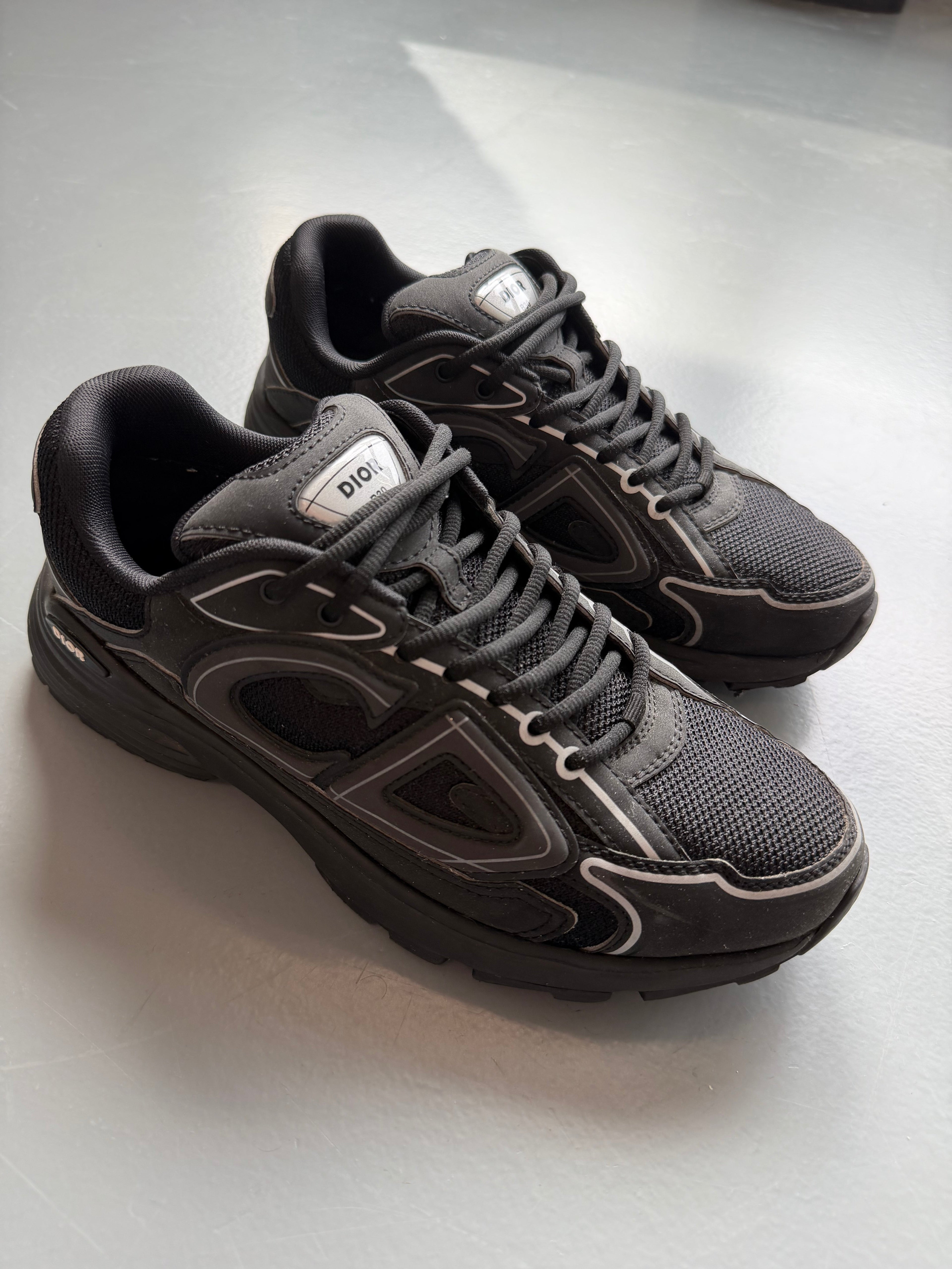 DIOR B30 BLACK - UK 7 (41) | PRE OWNED - Affluent ArchivesUsed HIGH END DESIGNER CLOTHING