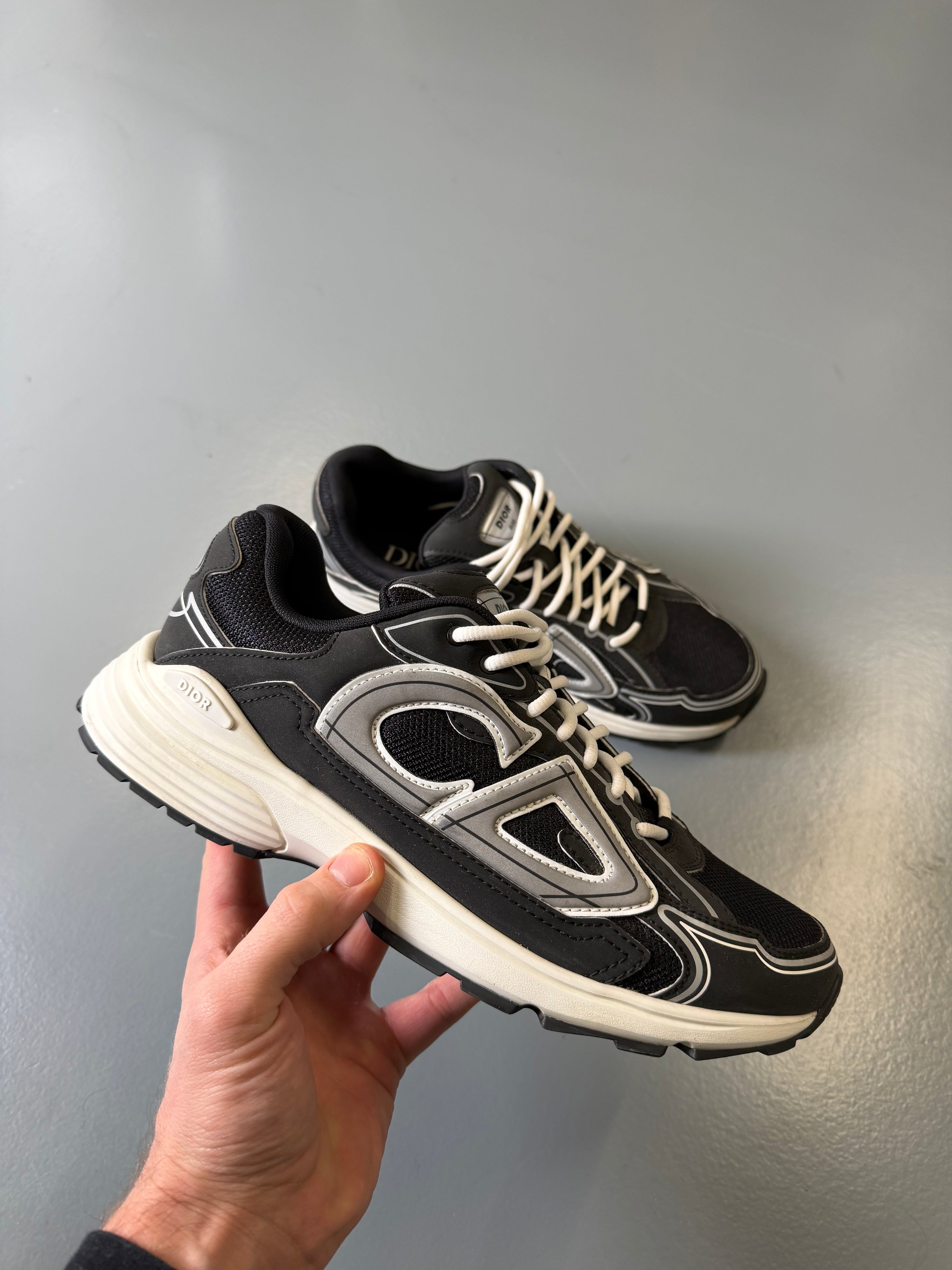 DIOR B30 BLACK / WHITE - UK 10 (44) - Affluent ArchivesUsed HIGH END DESIGNER CLOTHING