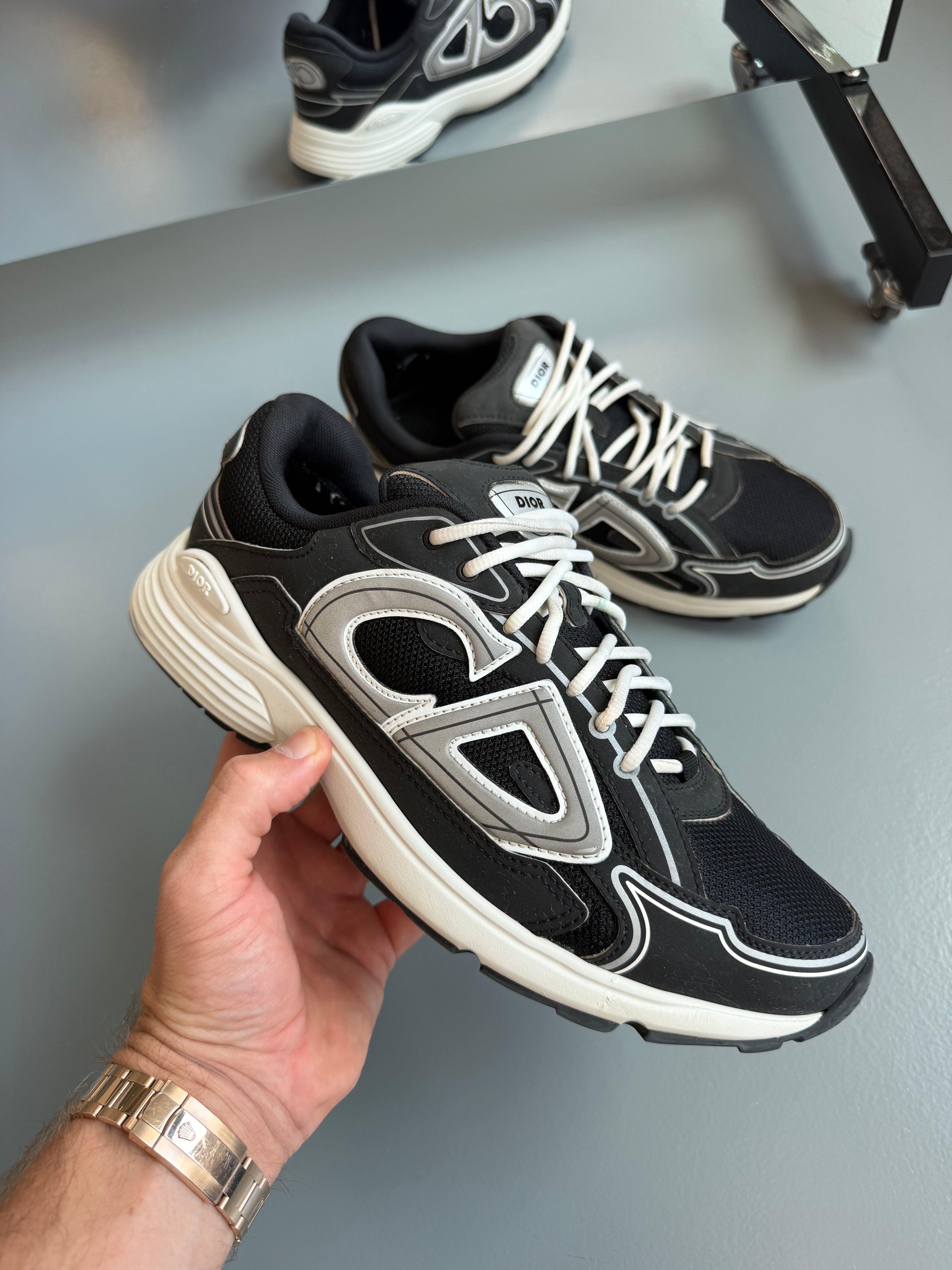 DIOR B30 BLACK / WHITE - UK 10 (44) | PRE OWNED - Affluent ArchivesUsed HIGH END DESIGNER CLOTHING