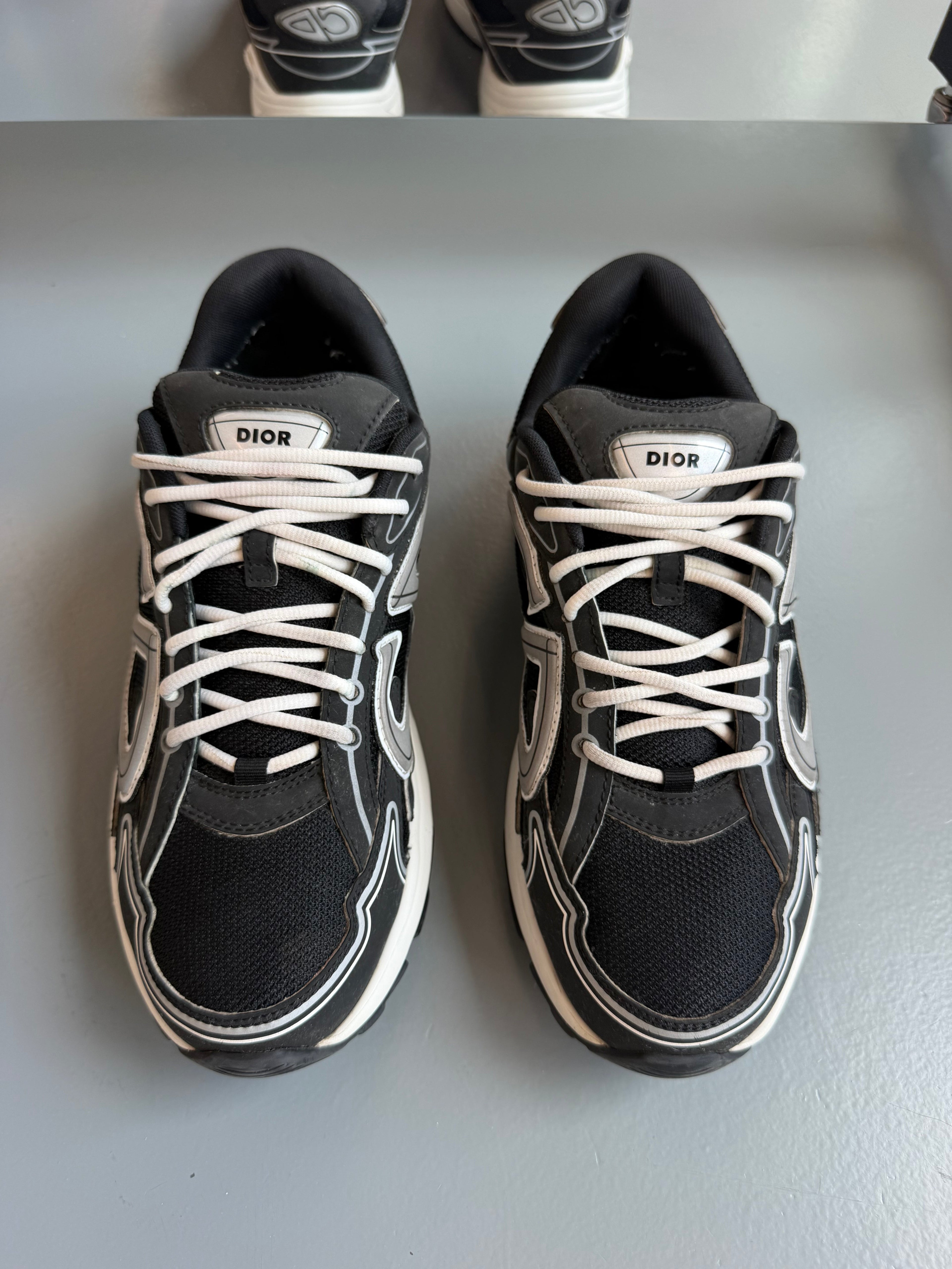 DIOR B30 BLACK / WHITE - UK 10 (44) | PRE OWNED - Affluent ArchivesUsed HIGH END DESIGNER CLOTHING