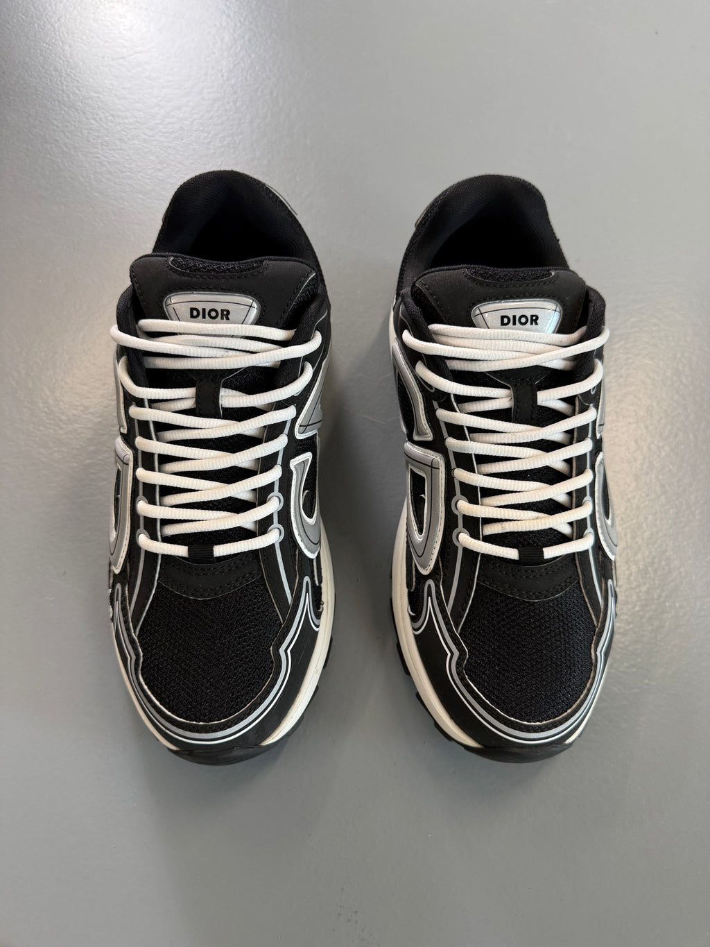 DIOR B30 BLACK / WHITE - UK 7.5 (41.5) - Affluent ArchivesUsed HIGH END DESIGNER CLOTHING