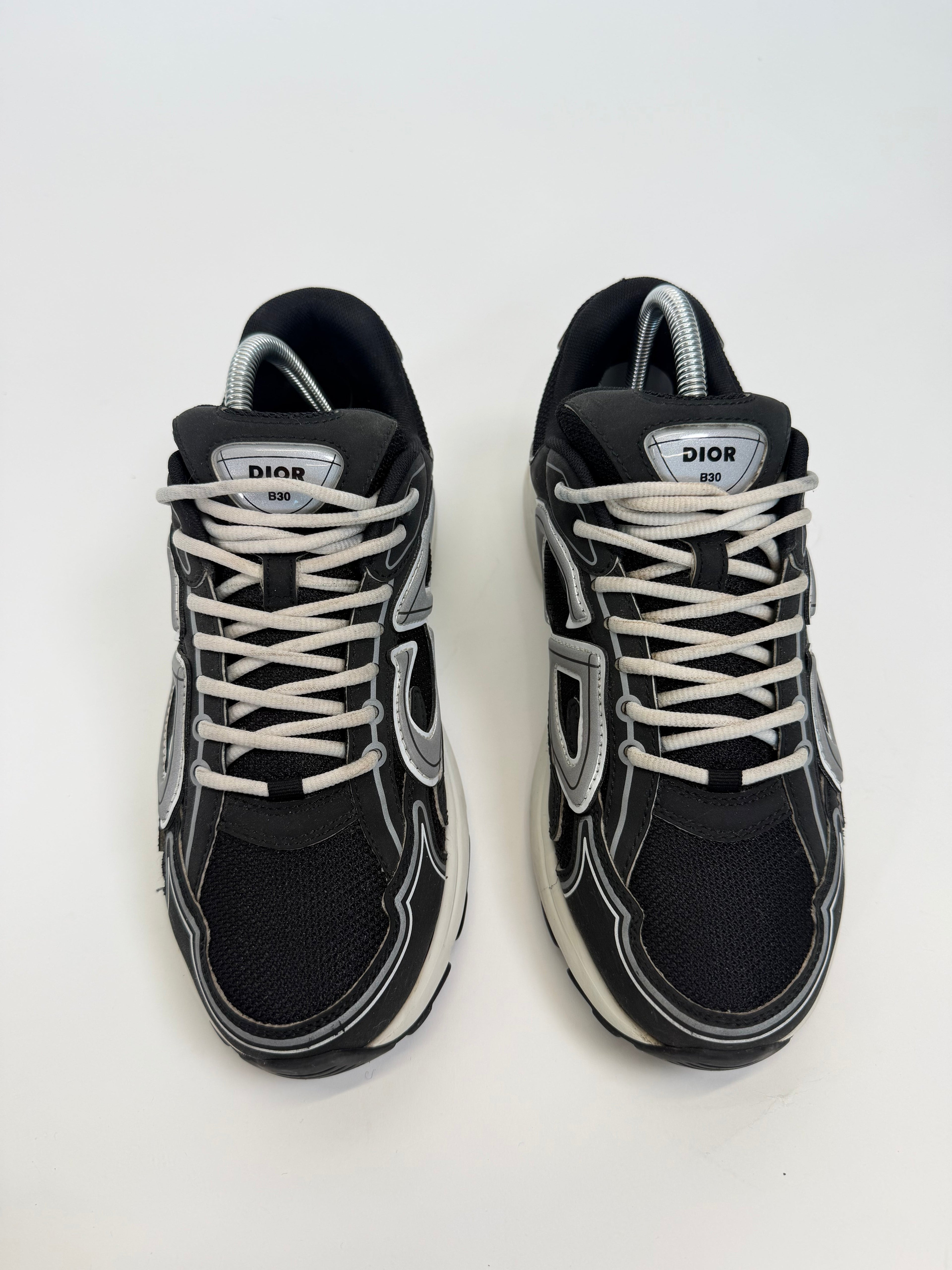 DIOR B30 BLACK / WHITE - UK 7.5 (41.5) - Affluent ArchivesUsed HIGH END DESIGNER CLOTHING