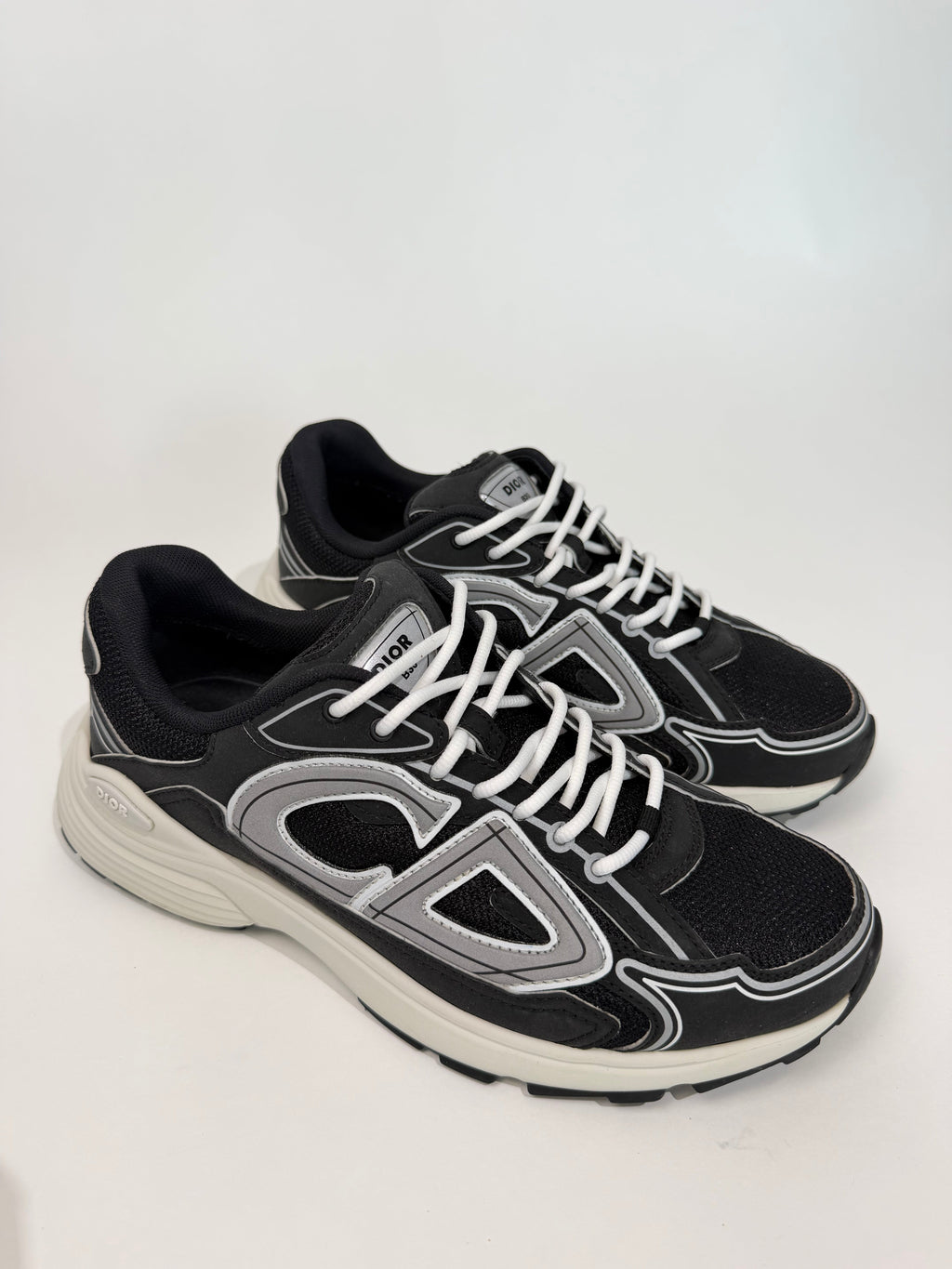 DIOR B30 BLACK / WHITE - UK 7.5 (41.5) | PRE OWNED - Affluent ArchivesUsed HIGH END DESIGNER CLOTHING