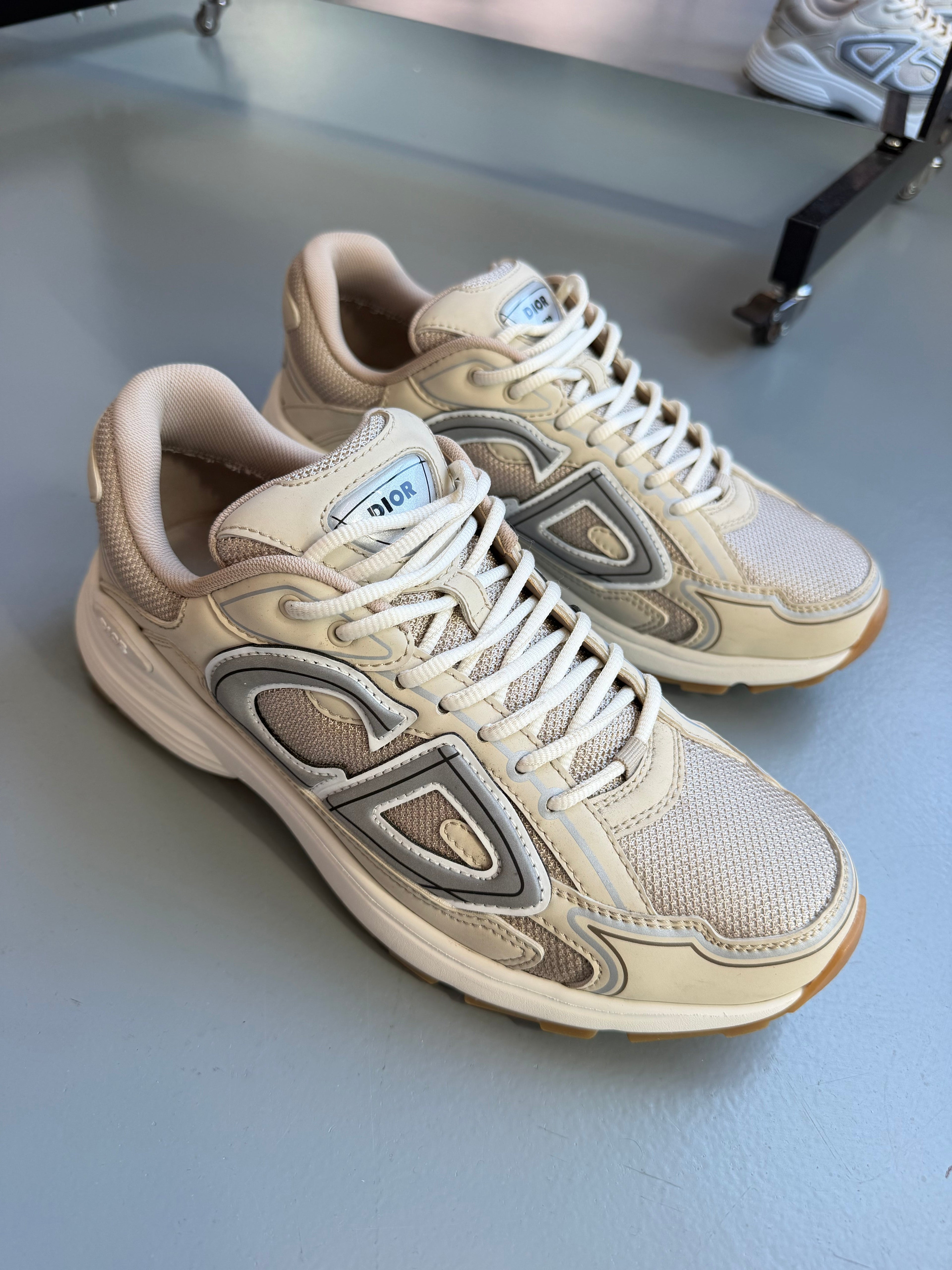 DIOR B30 CALF MESH BEIGE - UK 7 (41) | PRE OWNED - Affluent ArchivesUsed HIGH END DESIGNER CLOTHING
