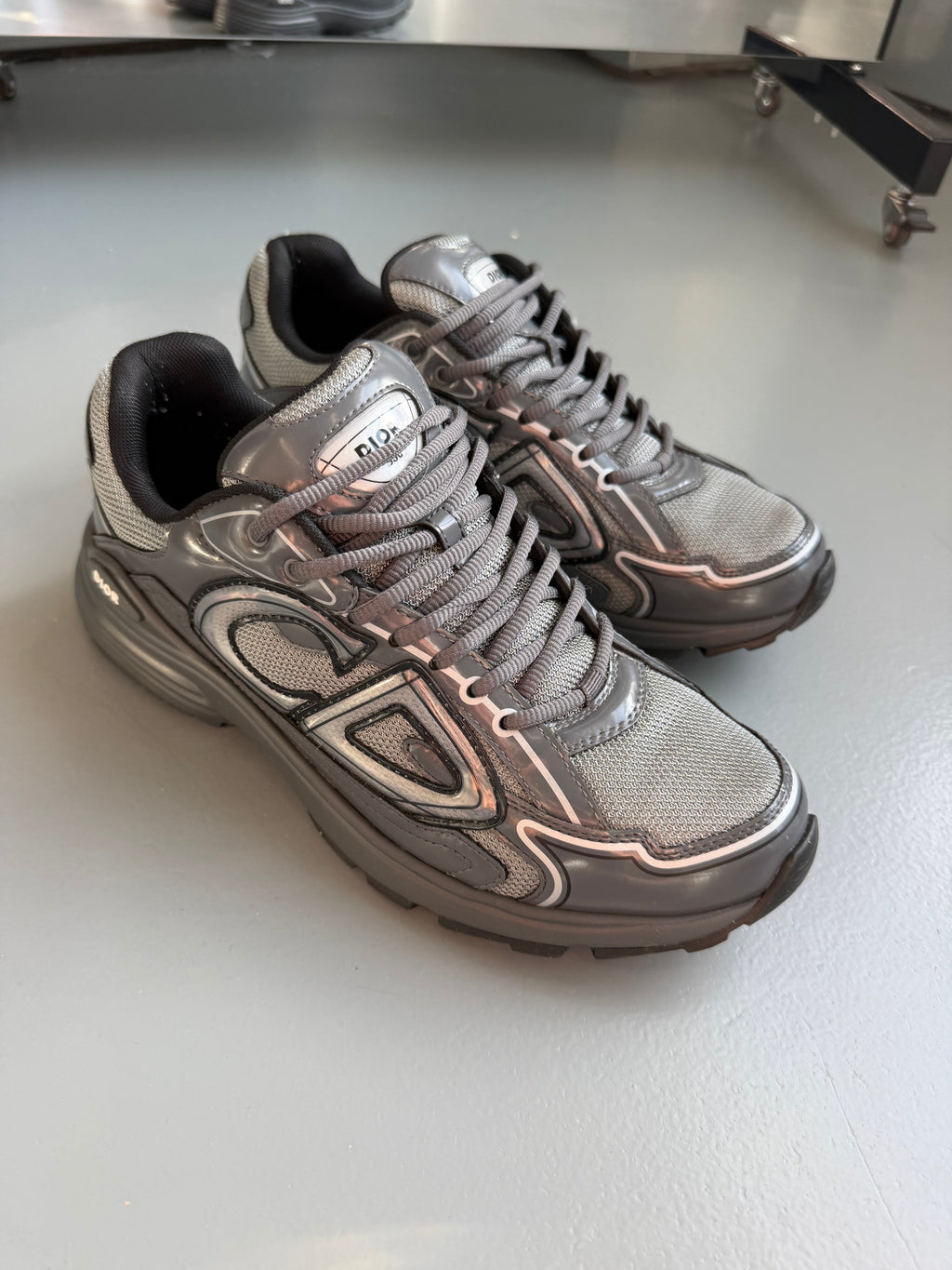 DIOR B30 GREY/BLACK - UK 8.5 (42.5) | PRE OWNED - Affluent ArchivesUsed HIGH END DESIGNER CLOTHING