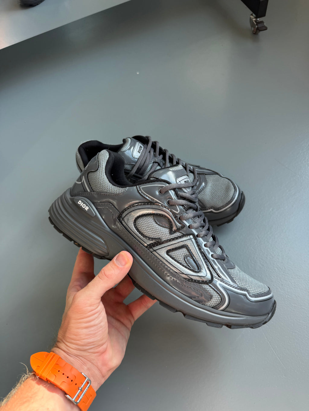 DIOR B30 GREY/BLACK - UK 8.5 (42.5) | PRE OWNED - Affluent ArchivesUsed HIGH END DESIGNER CLOTHING