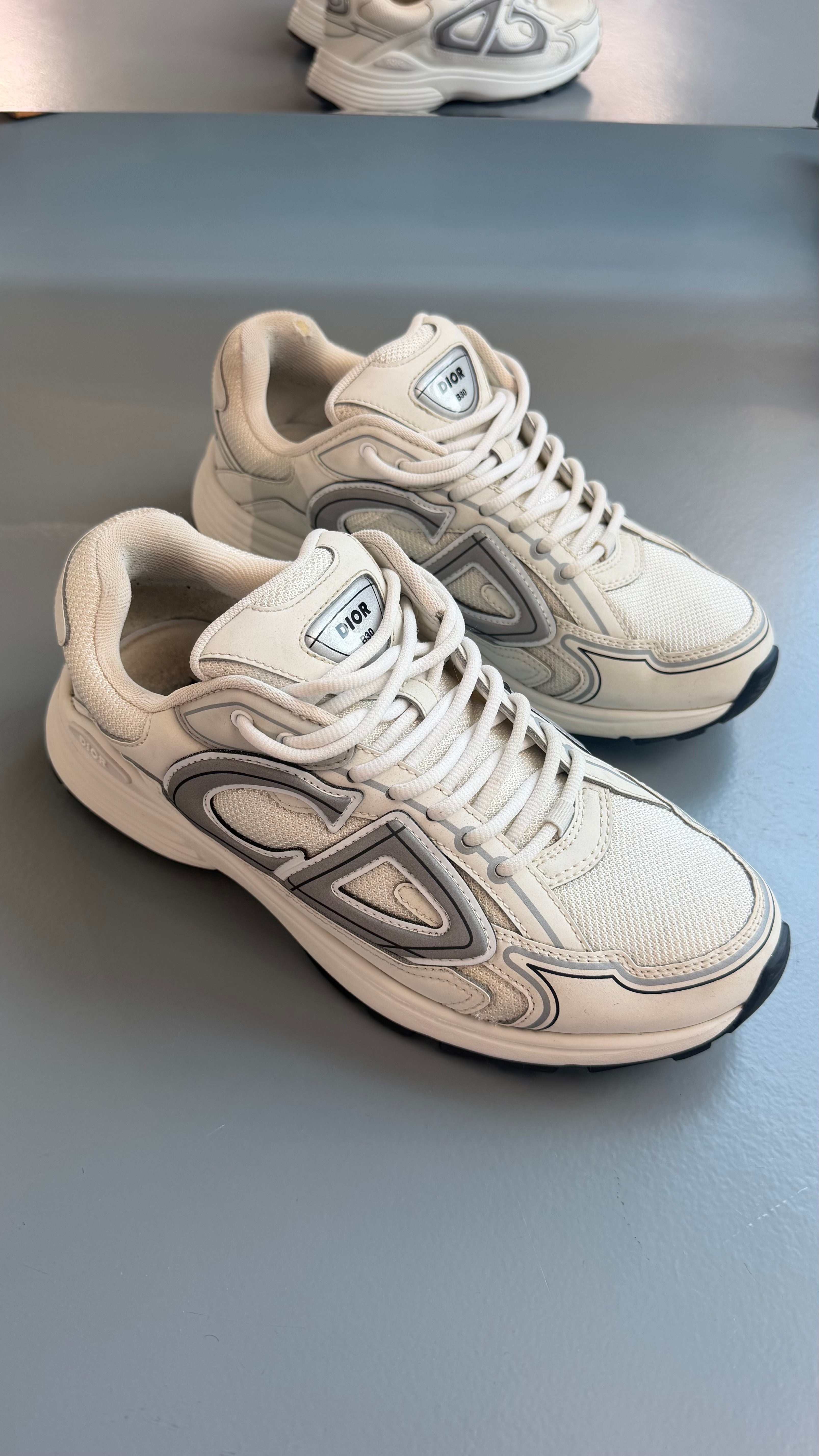 DIOR B30 WHITE/SILVER - UK 7 (41) | PRE OWNED - Affluent ArchivesUsed HIGH END DESIGNER CLOTHING