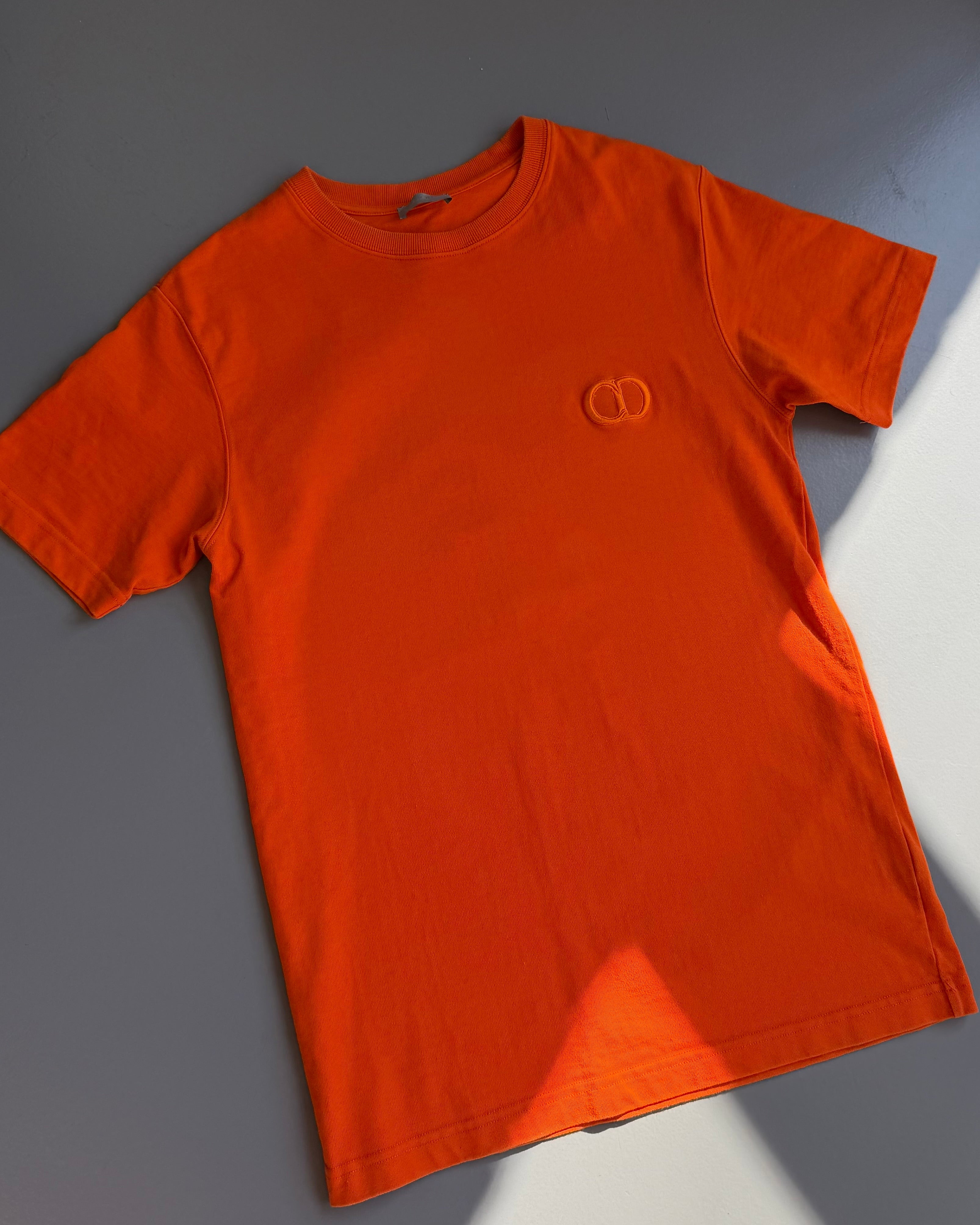 DIOR ICON T SHIRT ORANGE - XS (Fits Medium) | PRE OWNED - Affluent ArchivesUsed HIGH END DESIGNER CLOTHING