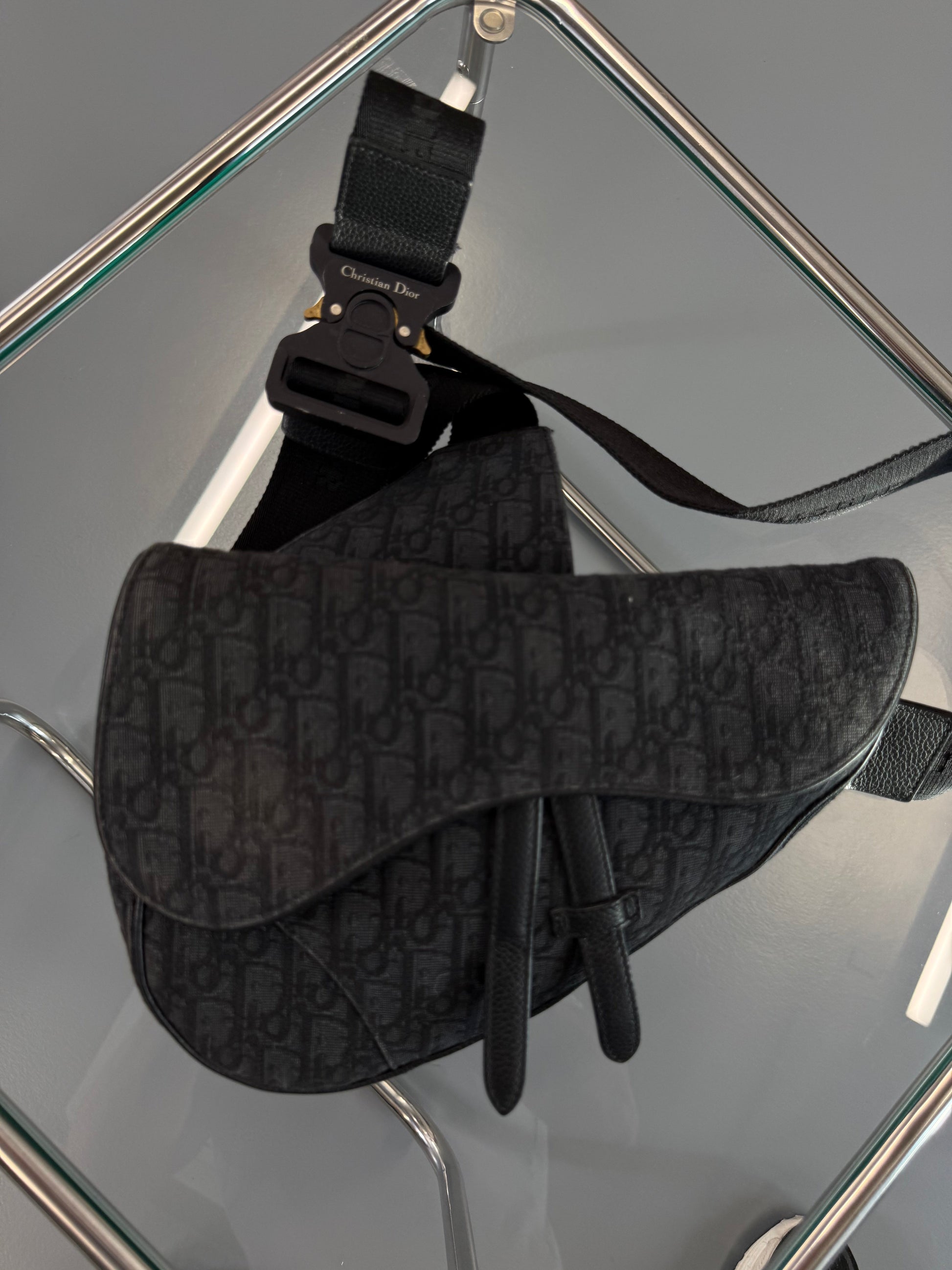 DIOR NAVY OBLIQUE SADDLE MESSENGER - Affluent ArchivesUsed HIGH END DESIGNER CLOTHING