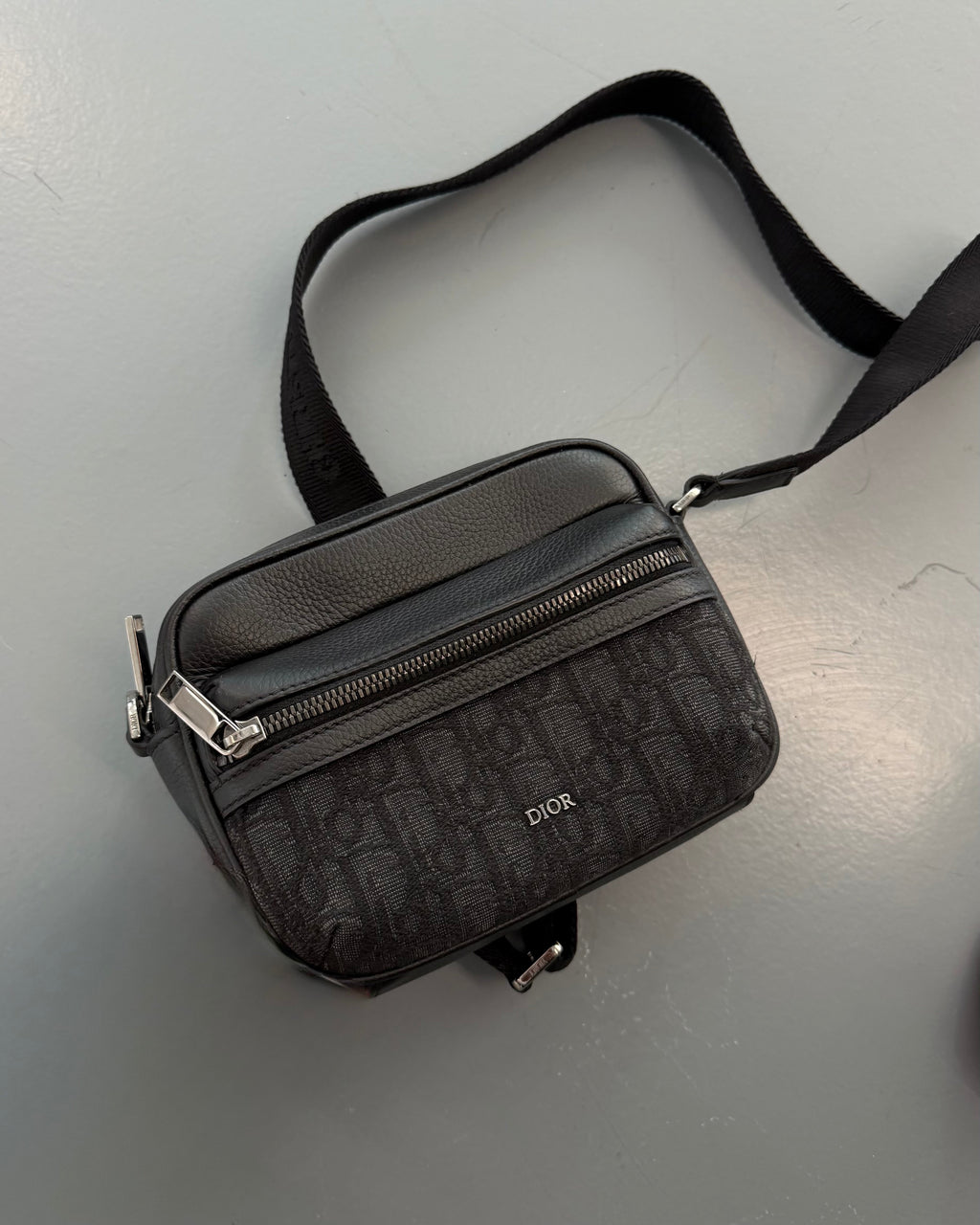 DIOR OBLIQUE MINI RIDER 2.0 MESSENGER BAG | PRE OWNED - Affluent ArchivesUsed HIGH END DESIGNER CLOTHING