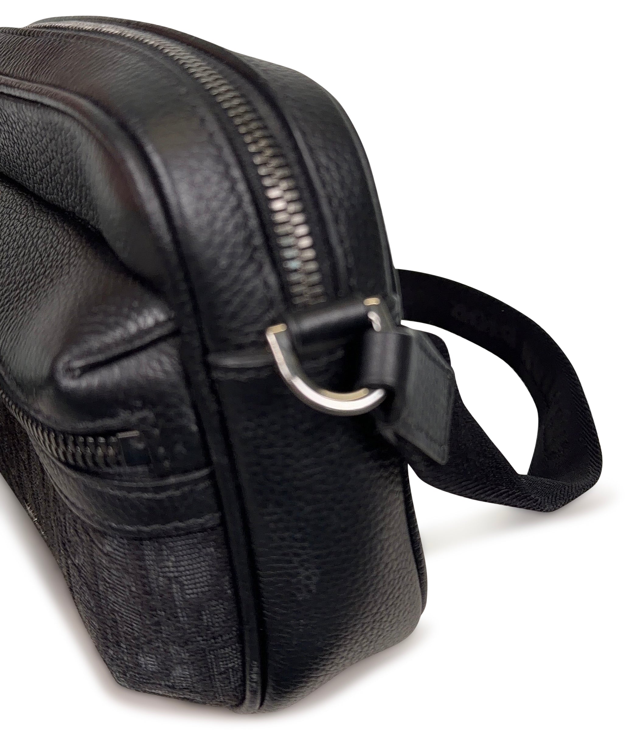 DIOR OBLIQUE MINI RIDER 2.0 MESSENGER BAG | PRE OWNED - Affluent ArchivesUsed HIGH END DESIGNER CLOTHING
