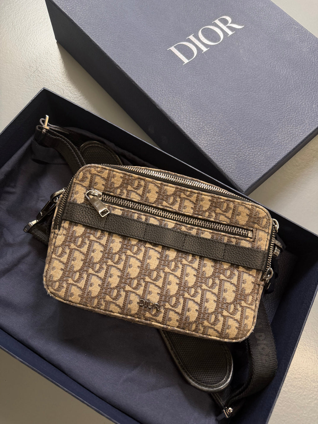 DIOR OBLIQUE SAFAR BEIGE / BROWNI MESSENGER BAG - Affluent ArchivesUsed HIGH END DESIGNER CLOTHING