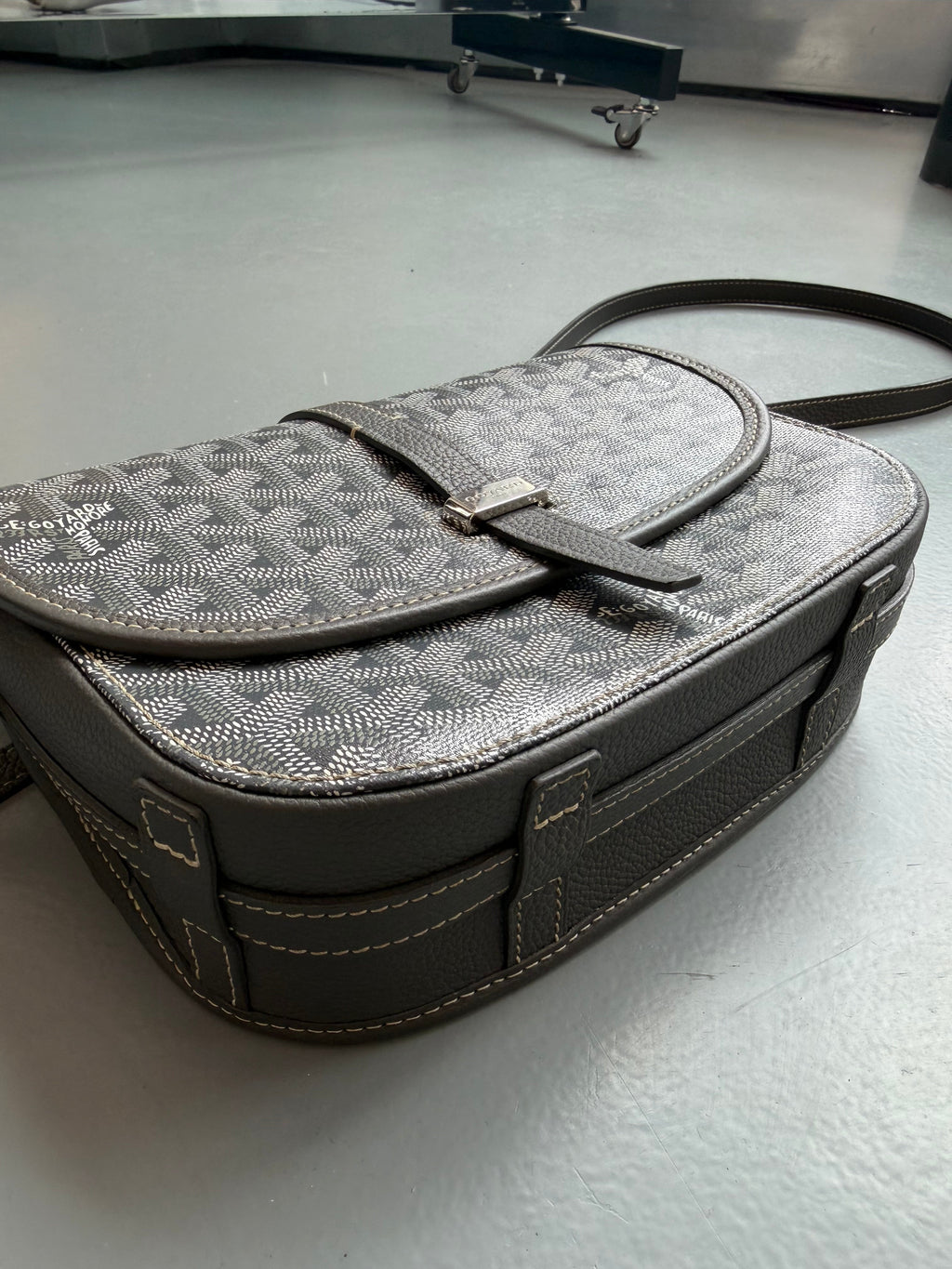 GOYARD BELVEDERE GREY MESSENGER BAG PM | PRE OWNED - Affluent ArchivesUsed HIGH END DESIGNER CLOTHING